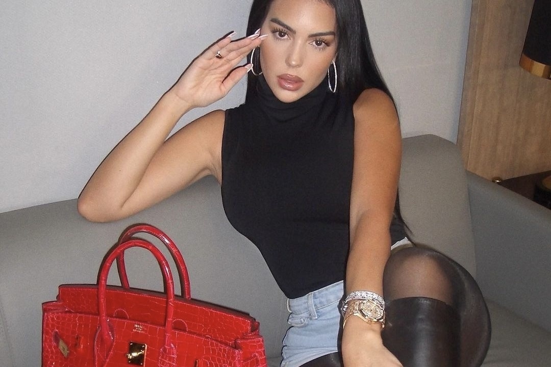 Ban gai Ronaldo, Cardi B do tui Hermes da ca sau 'bach tang' hinh anh