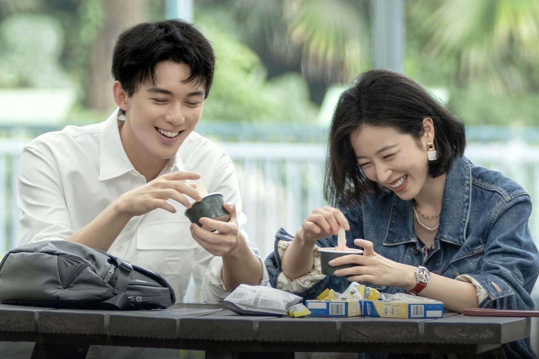 Qua co don, gioi tre Trung Quoc tra tien 'thue' ban be hinh anh