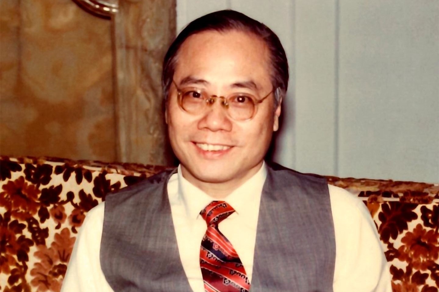 Nha suu tap do co giau co tung bo hoc nam 10 tuoi vi ngheo hinh anh