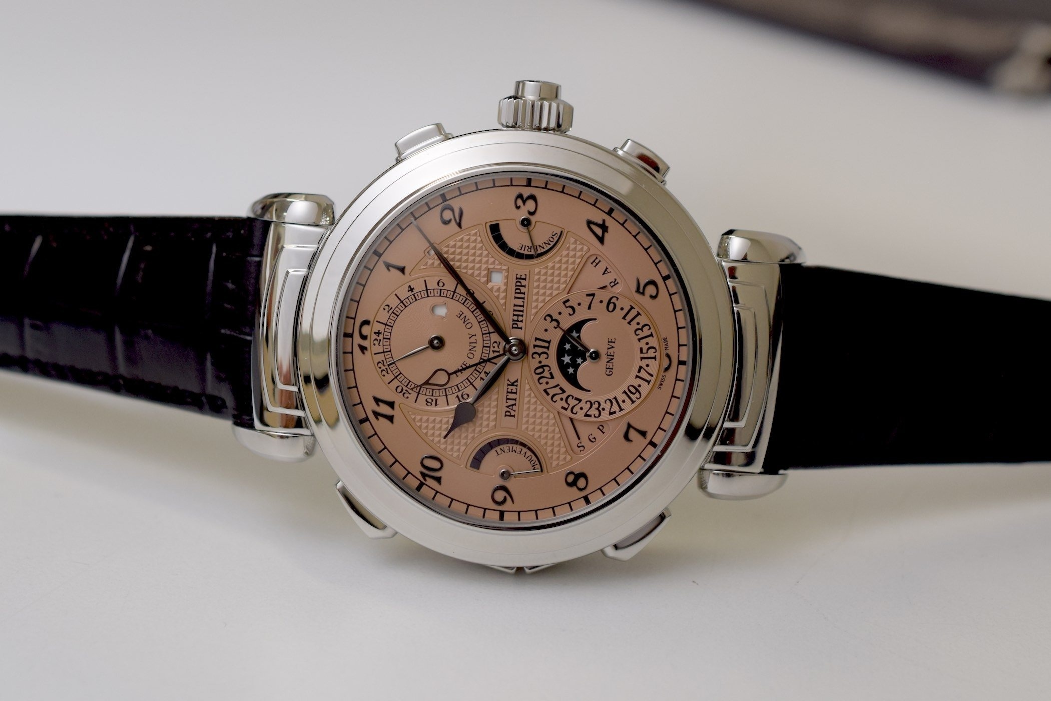 Patek_Phillipe_6300A_Steel_Only.jpg