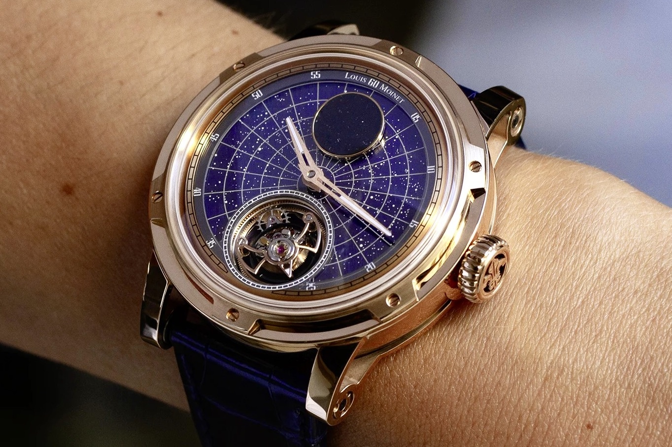 'Vu tru' 176.000 USD tren co tay hinh anh