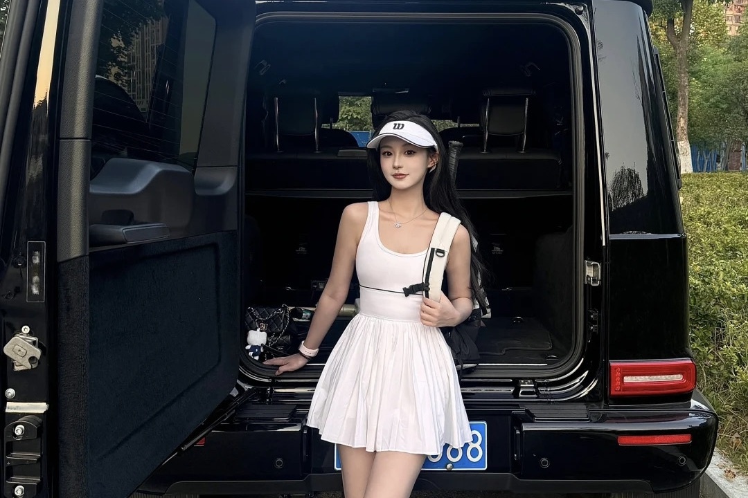 Chan vay tennis, quan legging ngap duong Trung Quoc hinh anh