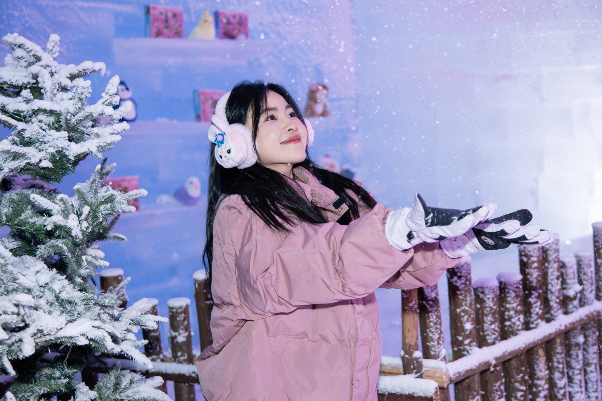 Lan dau cham tay vao tuyet 'giong that 99%' o TP.HCM hinh anh