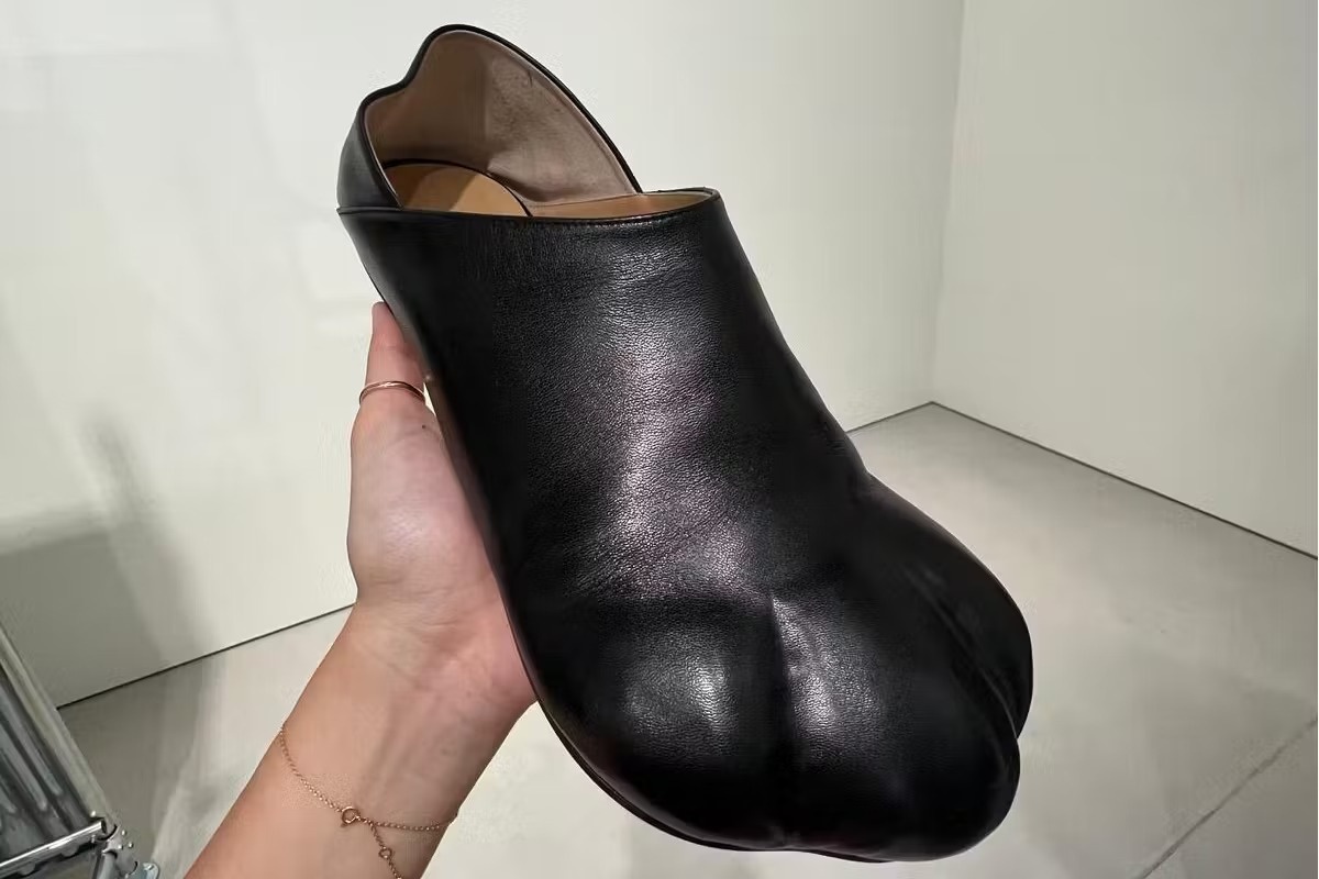 1687542444_jw_anderson_ss24_shoe.jpg