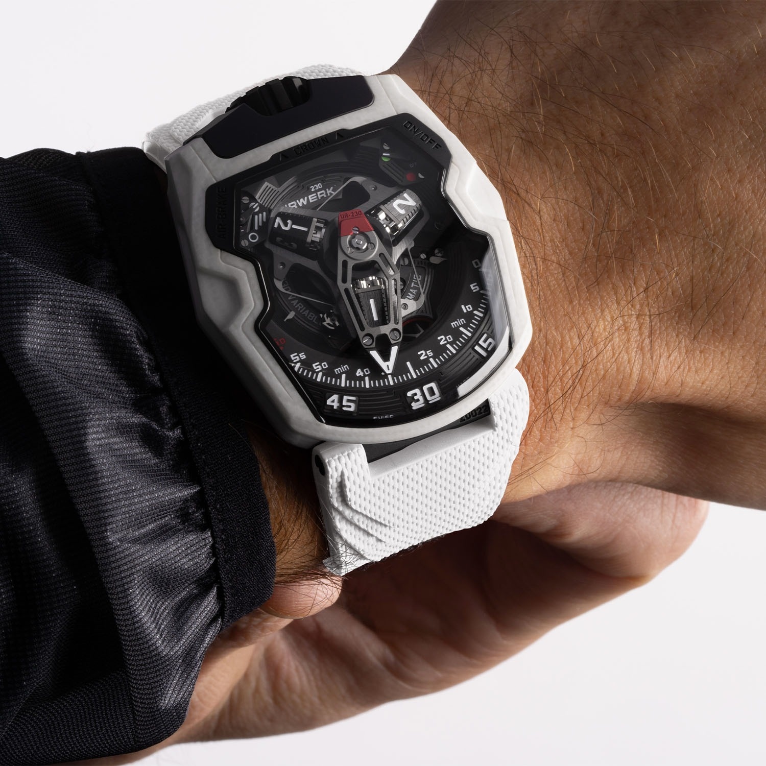 on wrist znews,  dong ho znews,  dong ho tuan qua,  vien soi 1000 USD,  Zach Raven M1,  dong ho vien soi anh 4