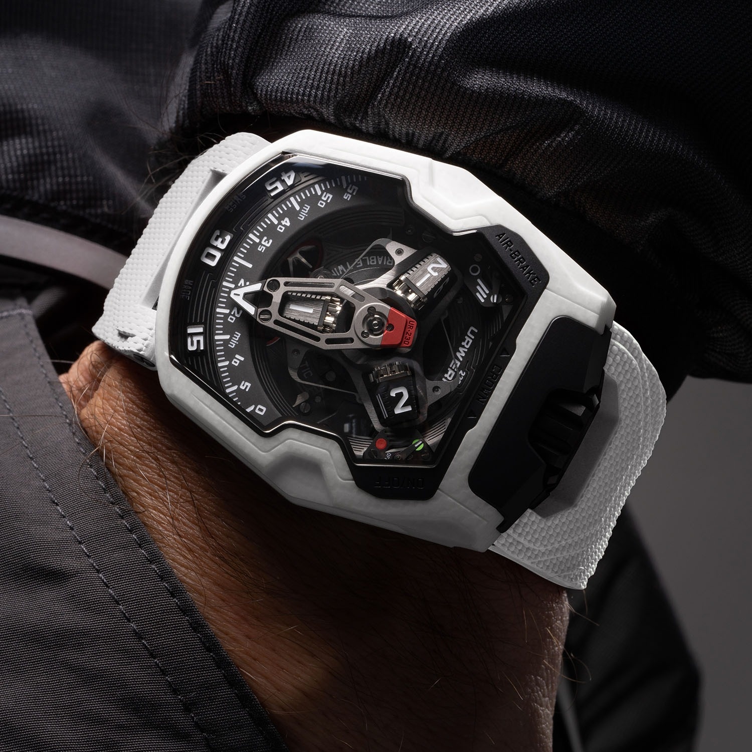 on wrist znews,  dong ho znews,  dong ho tuan qua,  vien soi 1000 USD,  Zach Raven M1,  dong ho vien soi anh 5