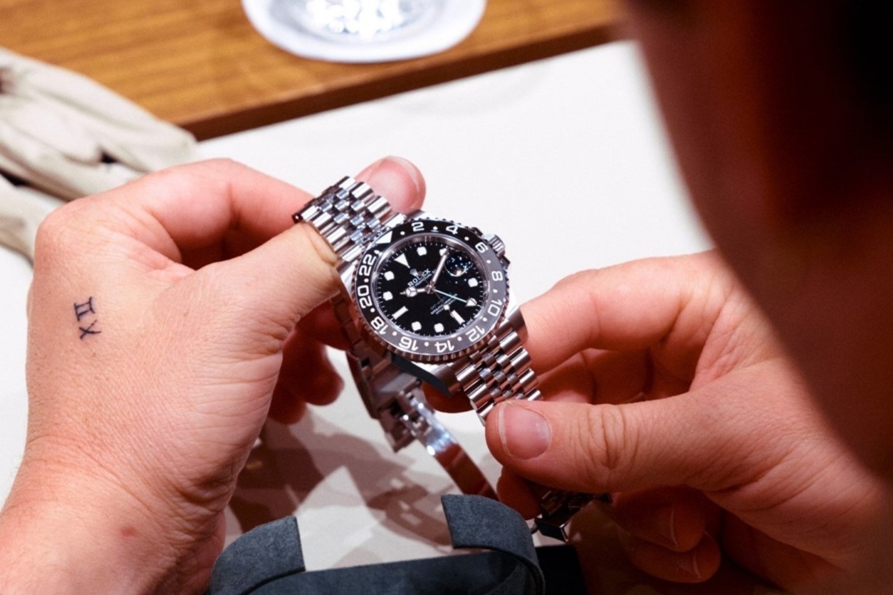 Rolex co con giu 'ngoi vuong' dong ho? hinh anh