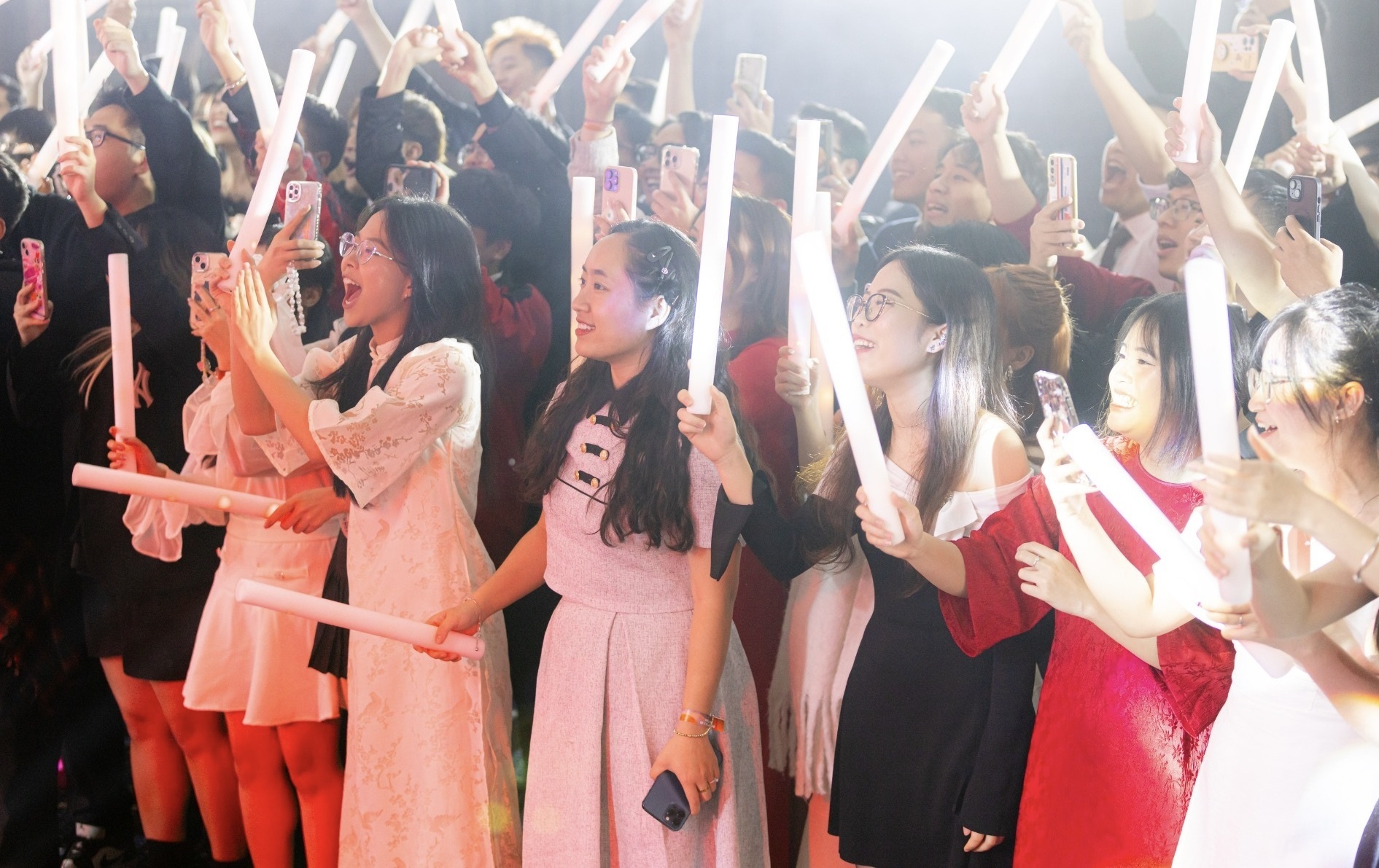 nhan su YEP,  tiec tat nien 2024, tiec tat nien van phong,  tat nien tphcm,  tat nien ha noi,  Da LAB thanh vien anh 4