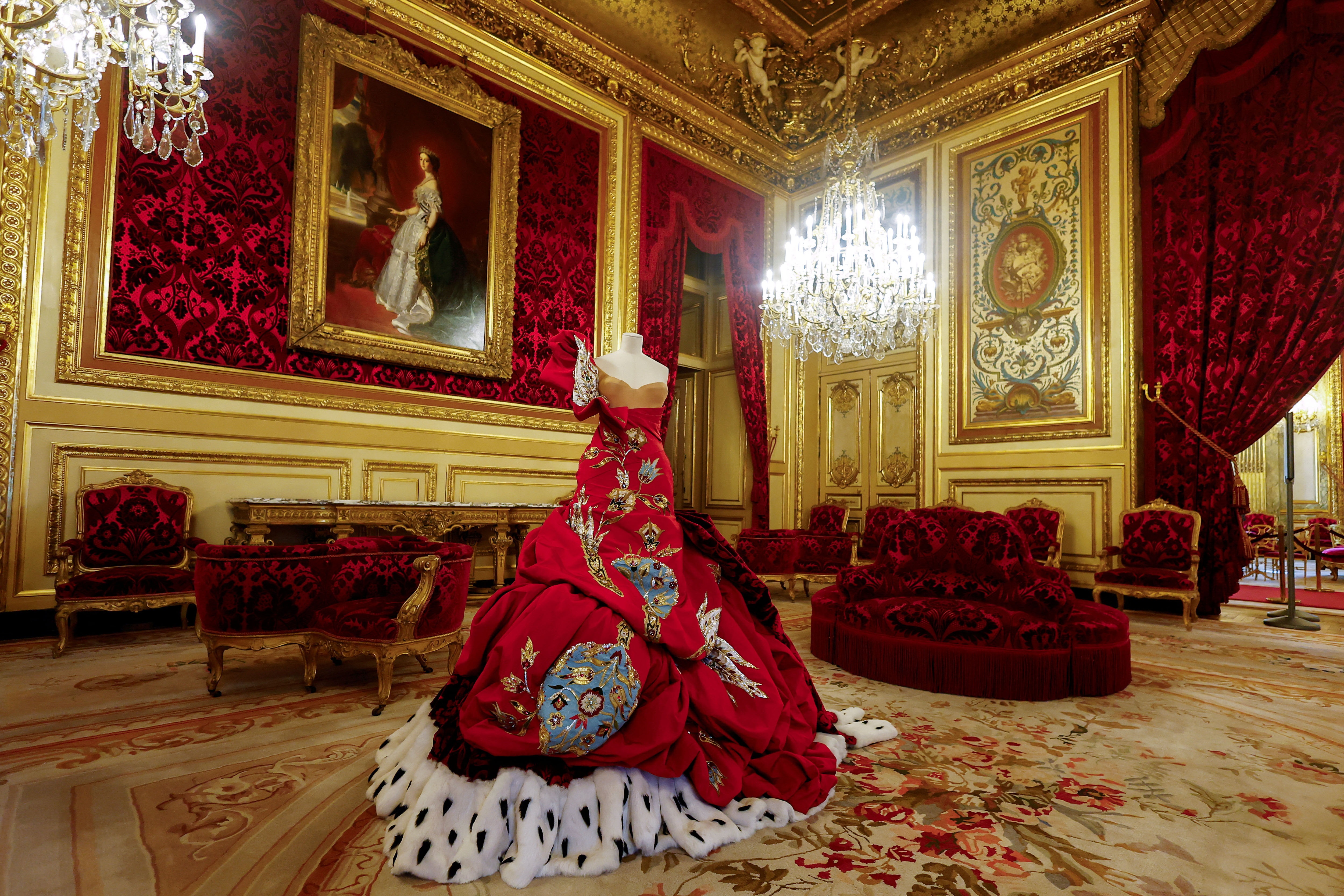2025_01_23T160027Z_622120124_RC2LFCA5QDP6_RTRMADP_3_FASHION_PARIS_LOUVRE.jpg
