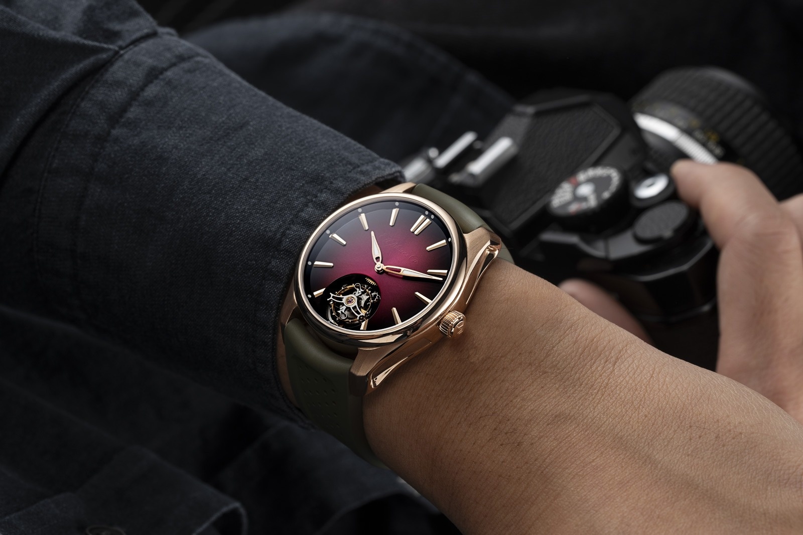 On Wrist znews,  dong ho tuan,  Le Regulateur Fleury,  Louis Erard,  Hop phan trang diem anh 1