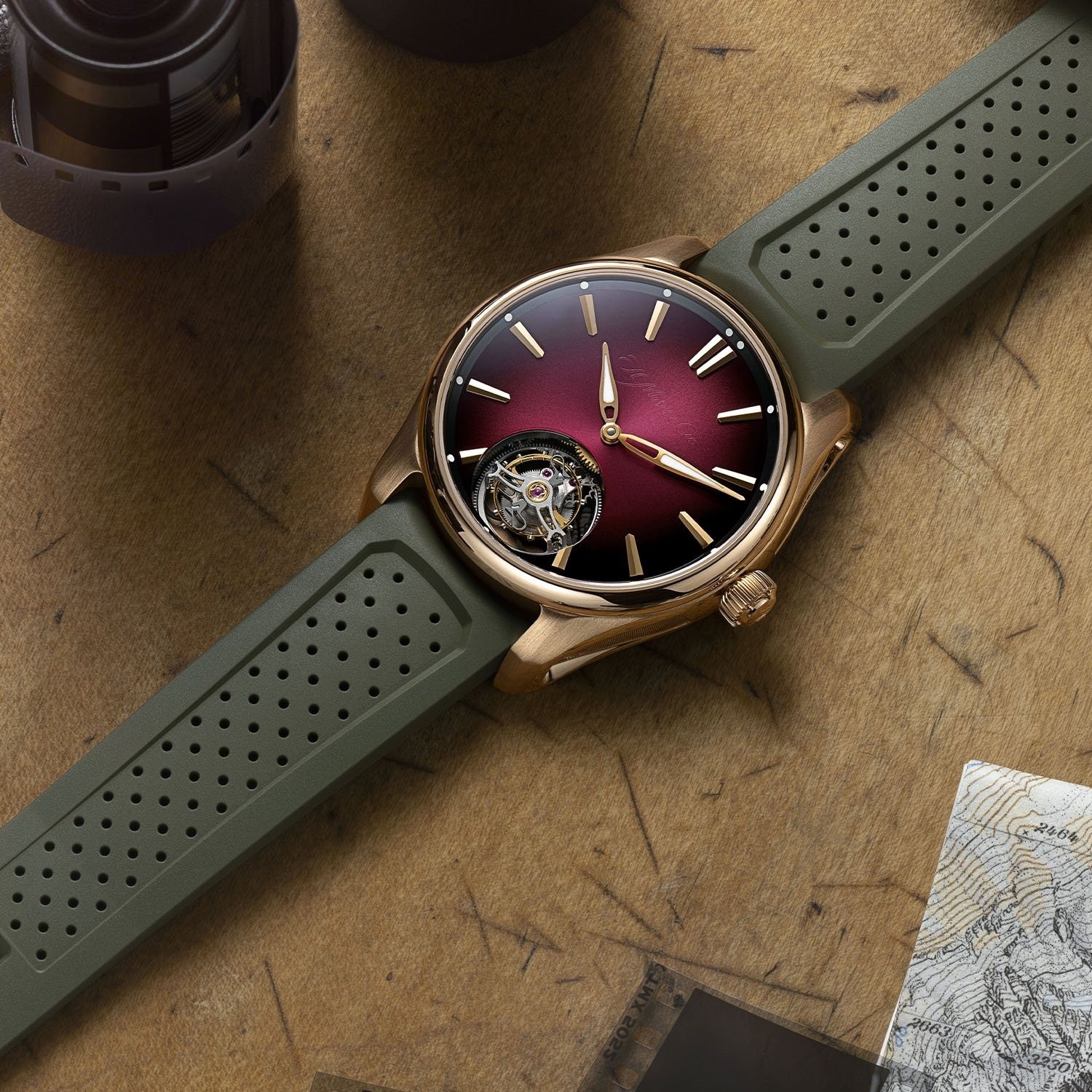 On Wrist znews,  dong ho tuan,  Le Regulateur Fleury,  Louis Erard,  Hop phan trang diem anh 6