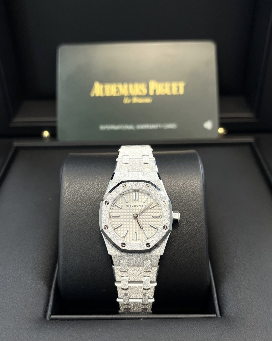 audemars_piguet_royal_oak_mini_f.jpeg