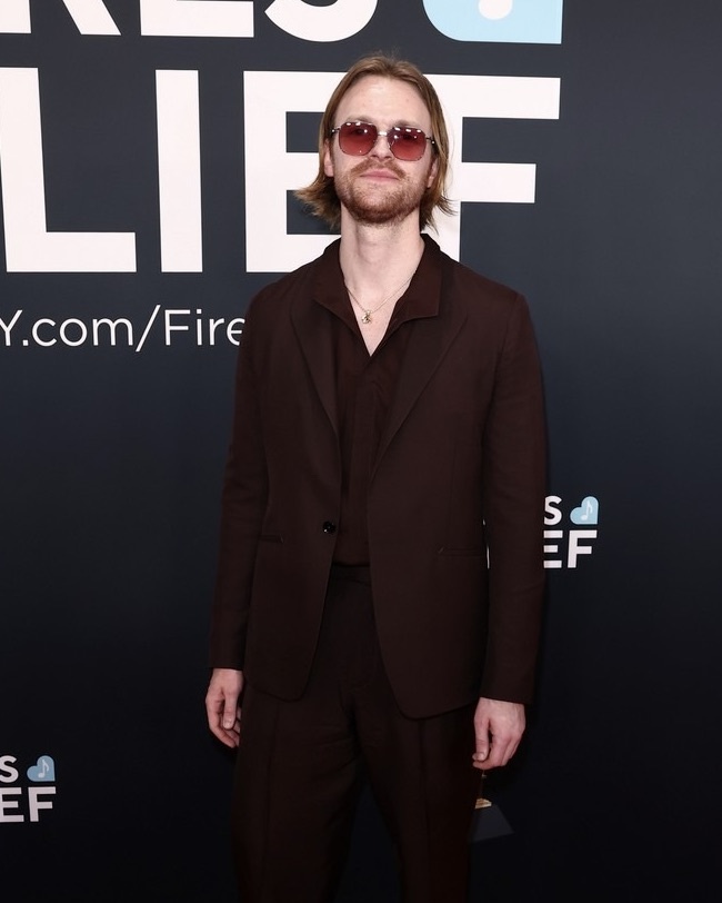 billie_eilish_brother_finneas_ar.jpeg