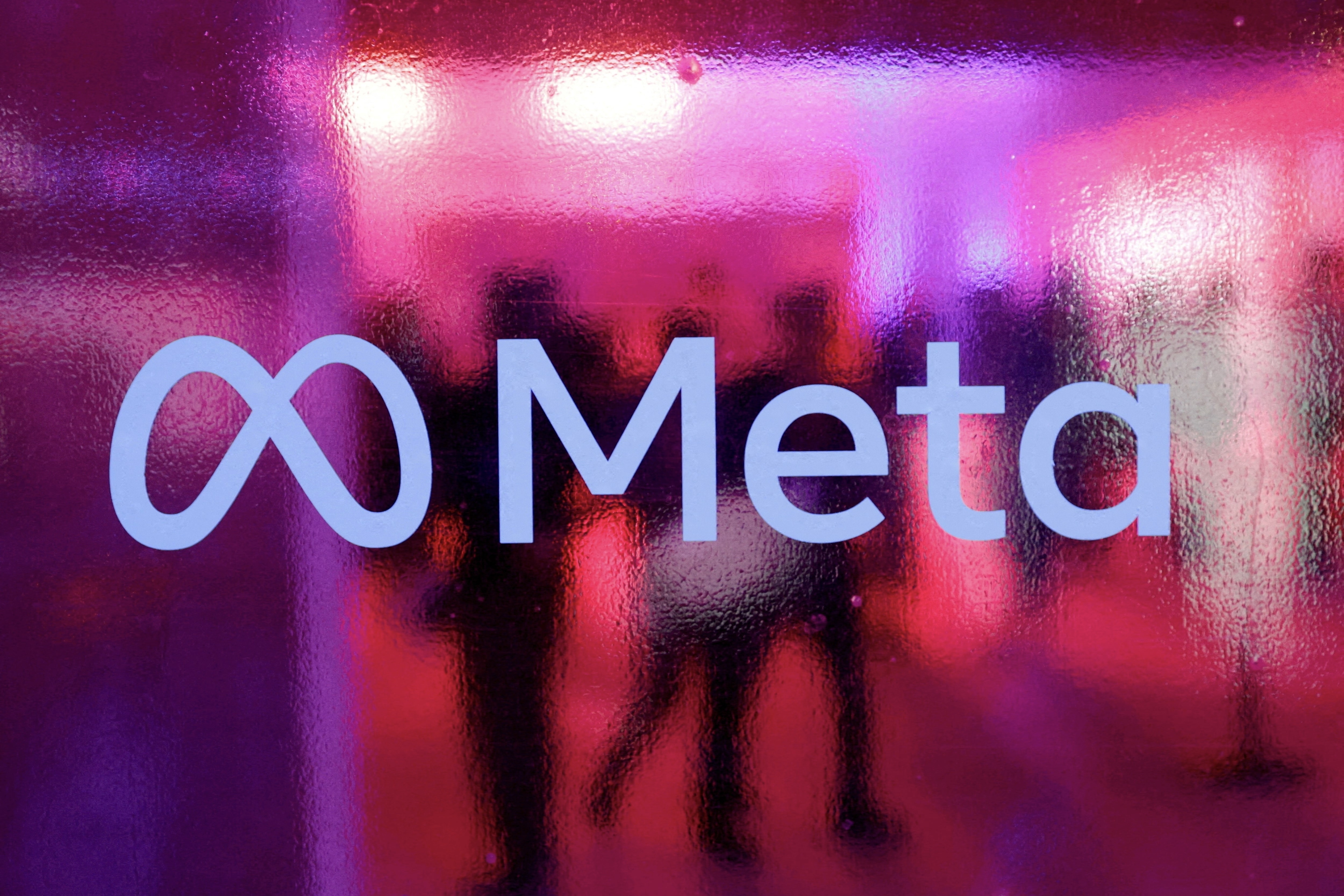 4.000 nhan su Meta soc khi dot ngot mat viec hinh anh