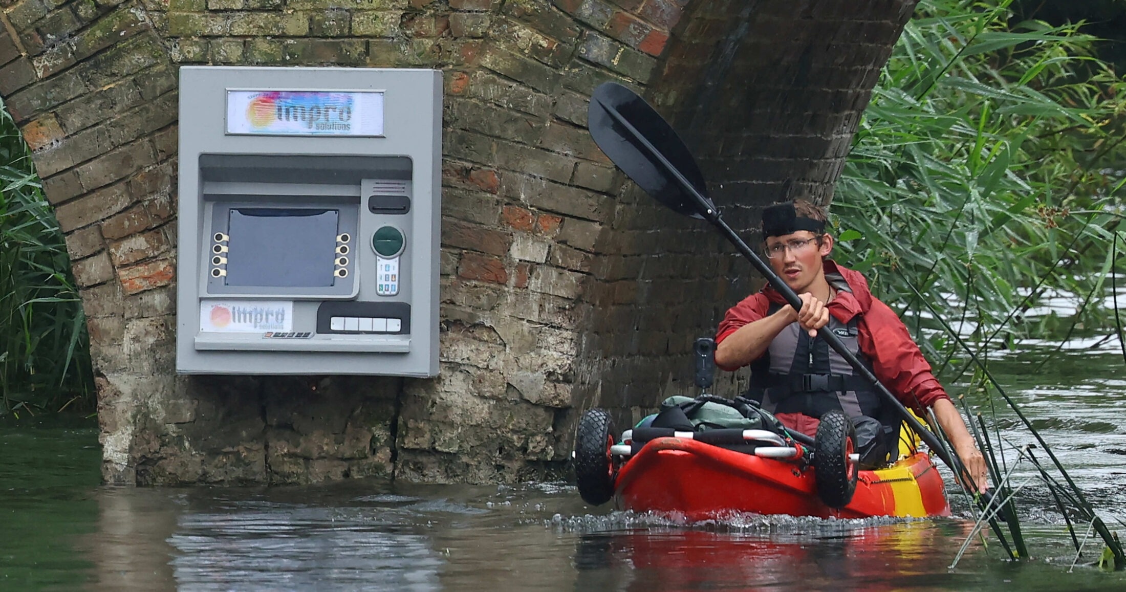Impro,  Maurizio Cattelan,  qua chuoi dan tuong,  chuoi trieu USD,  Comedian Maurizio Cattelan anh 3
