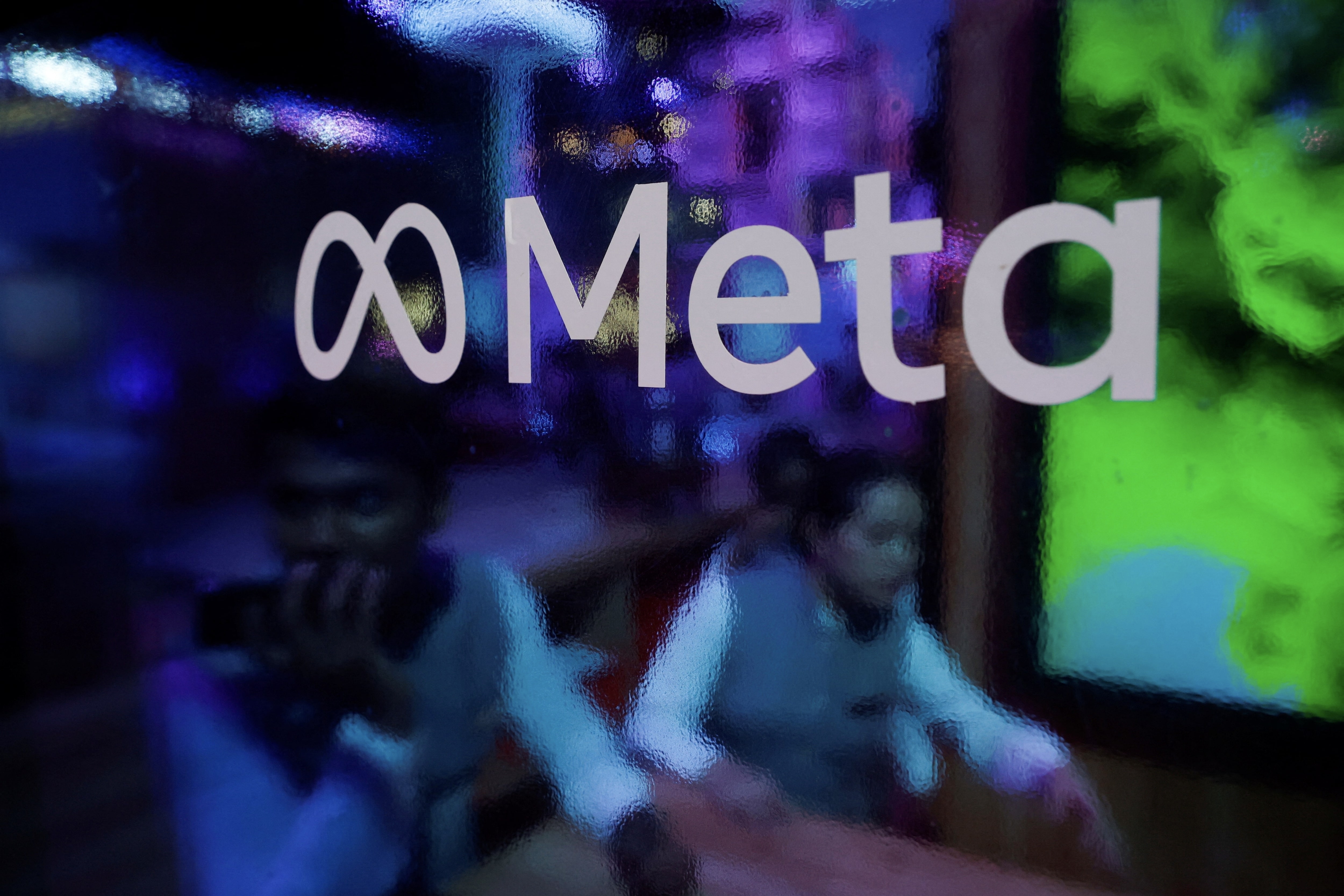 Sep Meta nhan thuong toi 200% luong khi 4.000 nhan vien bi sa thai hinh anh