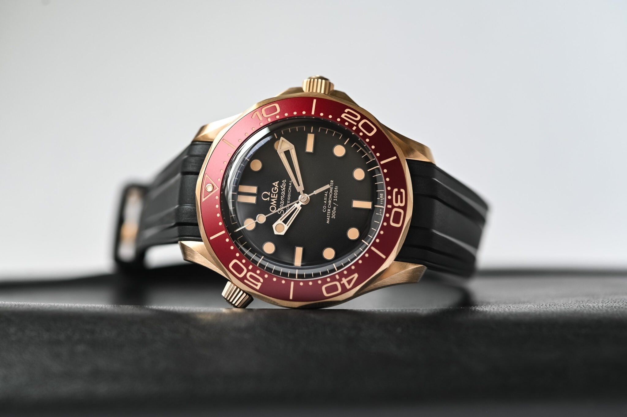 Omega_Seamaster_Diver_300M_Bronz_1_.jpg