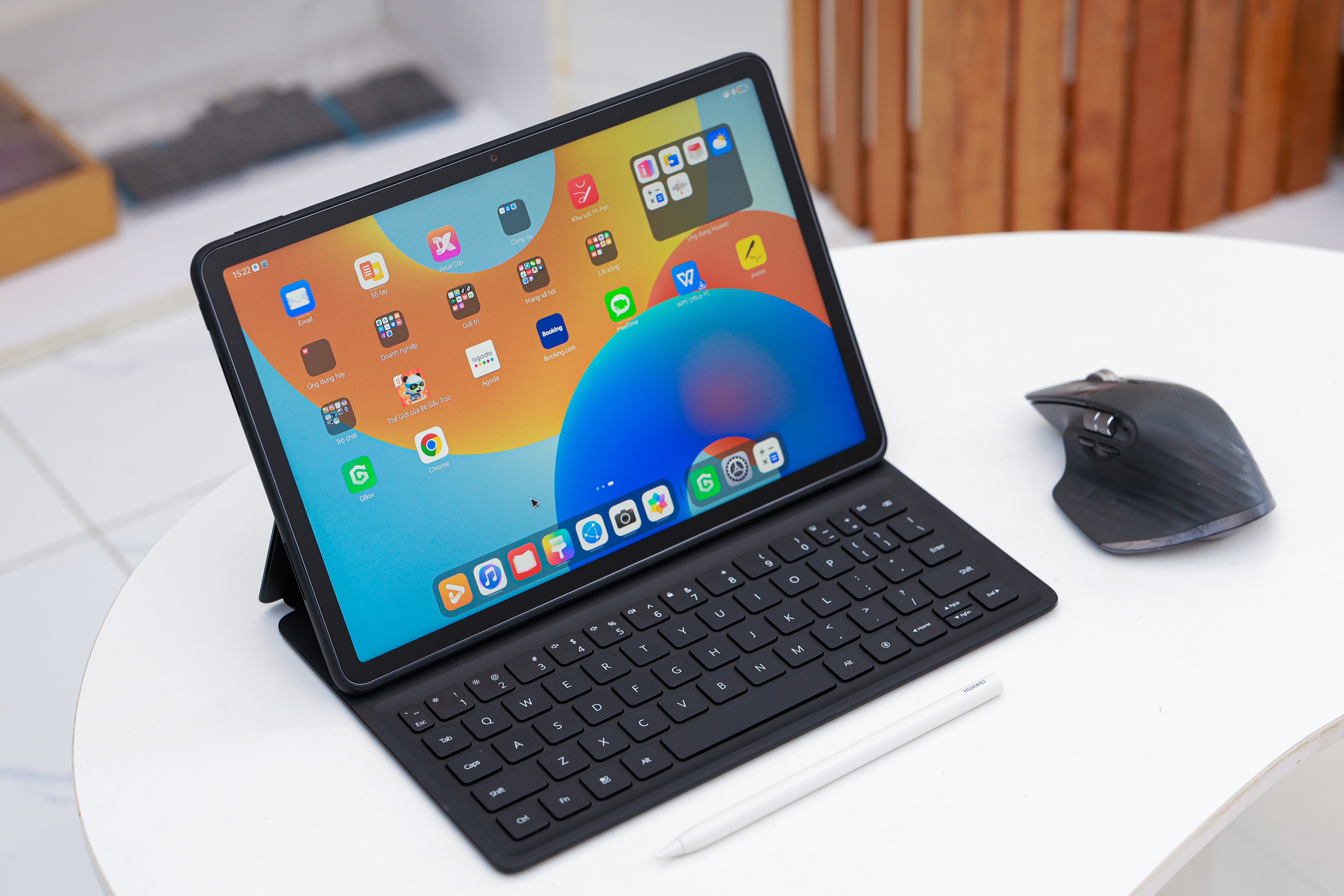 nhan su tre,  nhan su di lam,  van phong, anh 3