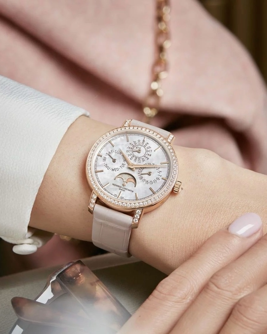 Quoc te Phu nu 8/3,  qua 8/3,  goi y qua 8/3,  qua tang me,  tang me dong ho,  dong ho 8/3 anh 4