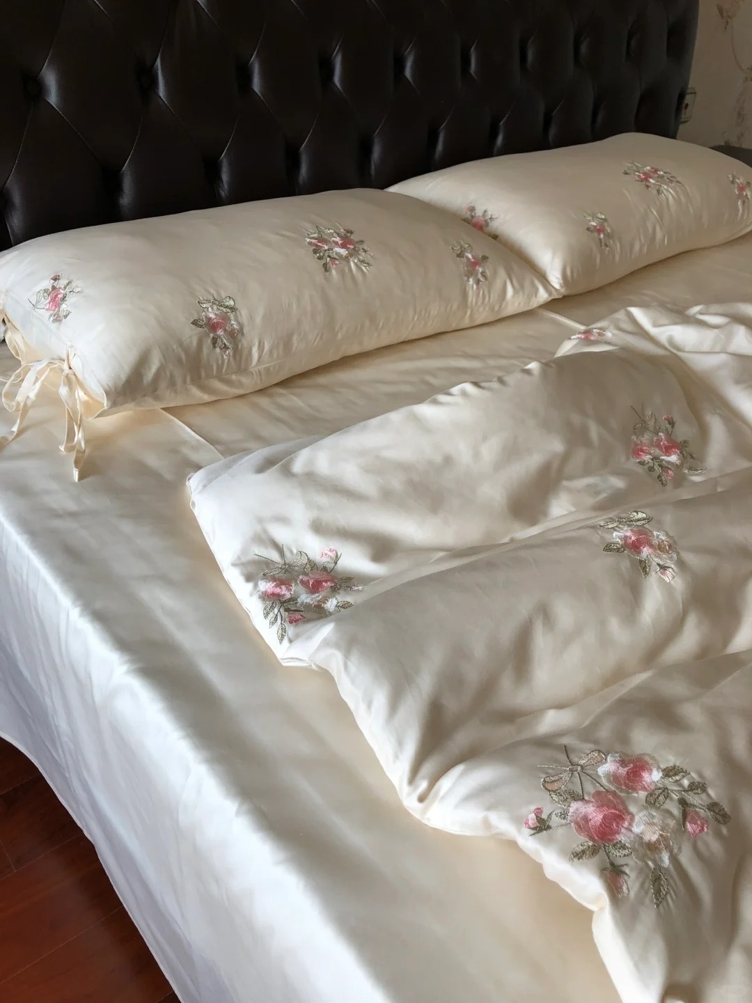 qua tang 8/3, qua 8/3 cho phu nu, qua tang phu nu, ngay Quoc te Phu nu, qua 8/3 y nghia,  qua tang lam dep,  qua 8/3 cho vo, qua 8/3 cho ban gai,  qua cham soc da,  may say toc tot,  trang suc phong thuy,  my pham lam dep, mat na LED duong da,  ga giuong cao cap anh 8