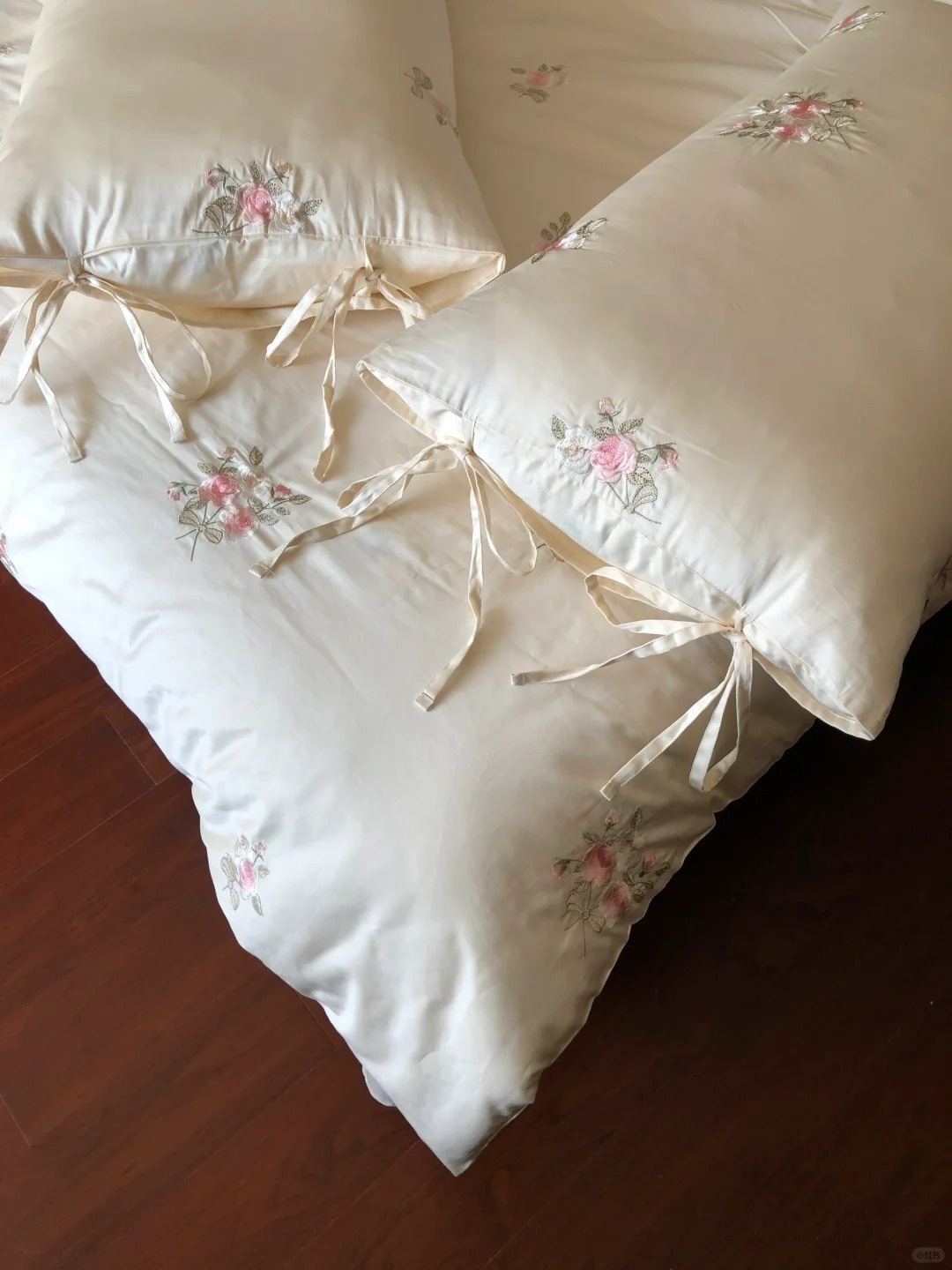 qua tang 8/3, qua 8/3 cho phu nu, qua tang phu nu, ngay Quoc te Phu nu, qua 8/3 y nghia,  qua tang lam dep,  qua 8/3 cho vo, qua 8/3 cho ban gai,  qua cham soc da,  may say toc tot,  trang suc phong thuy,  my pham lam dep, mat na LED duong da,  ga giuong cao cap anh 9