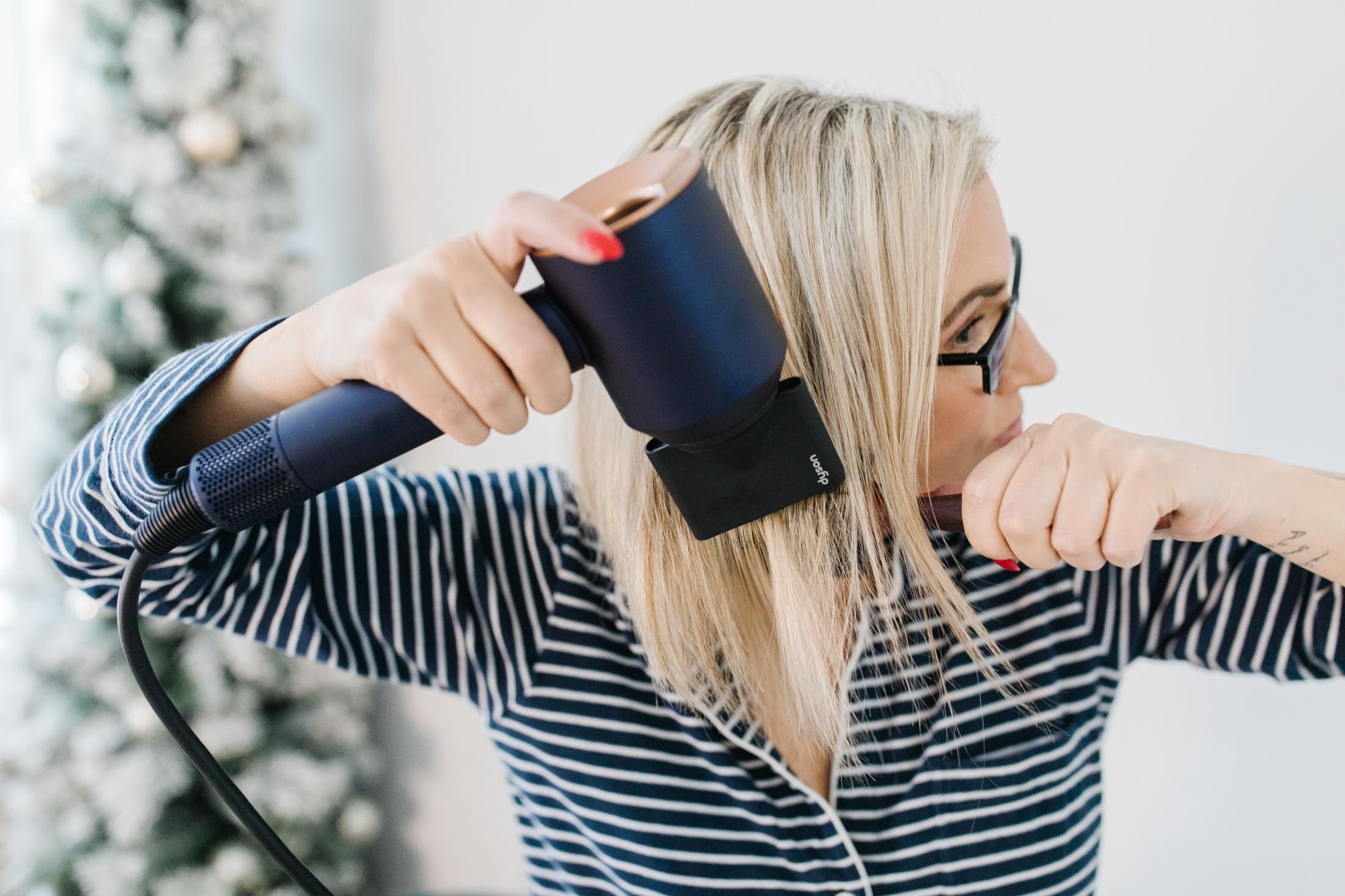 qua tang 8/3, qua 8/3 cho phu nu, qua tang phu nu, ngay Quoc te Phu nu, qua 8/3 y nghia,  qua tang lam dep,  qua 8/3 cho vo, qua 8/3 cho ban gai,  qua cham soc da,  may say toc tot,  trang suc phong thuy,  my pham lam dep, mat na LED duong da,  ga giuong cao cap anh 2