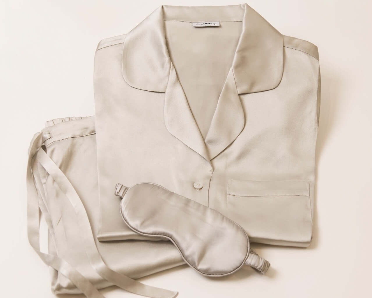 qua tang 8/3, qua 8/3 cho phu nu, qua tang phu nu, ngay Quoc te Phu nu, qua 8/3 y nghia,  qua tang lam dep,  qua 8/3 cho vo, qua 8/3 cho ban gai,  qua cham soc da,  may say toc tot,  trang suc phong thuy,  my pham lam dep, mat na LED duong da,  ga giuong cao cap anh 10