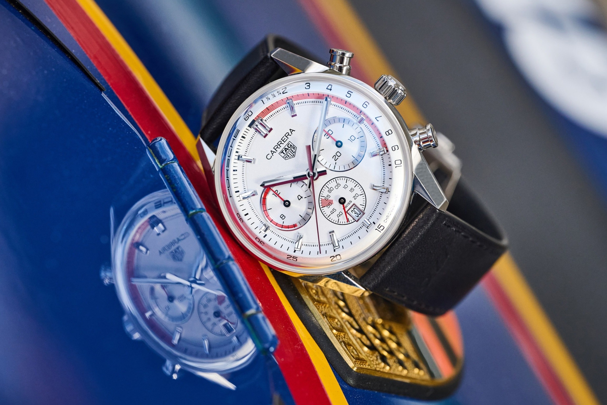 Con suy thoai bua vay nganh dong ho Thuy Si hinh anh