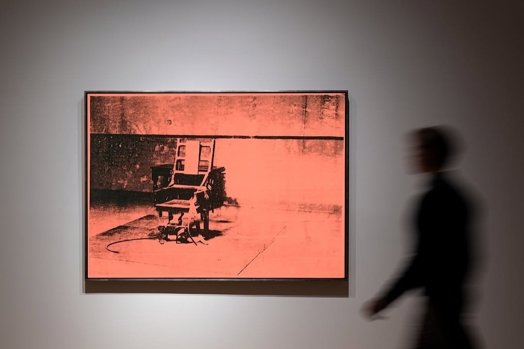 'Chiec ghe dien lon' cua Warhol sap dau gia 30 trieu USD hinh anh