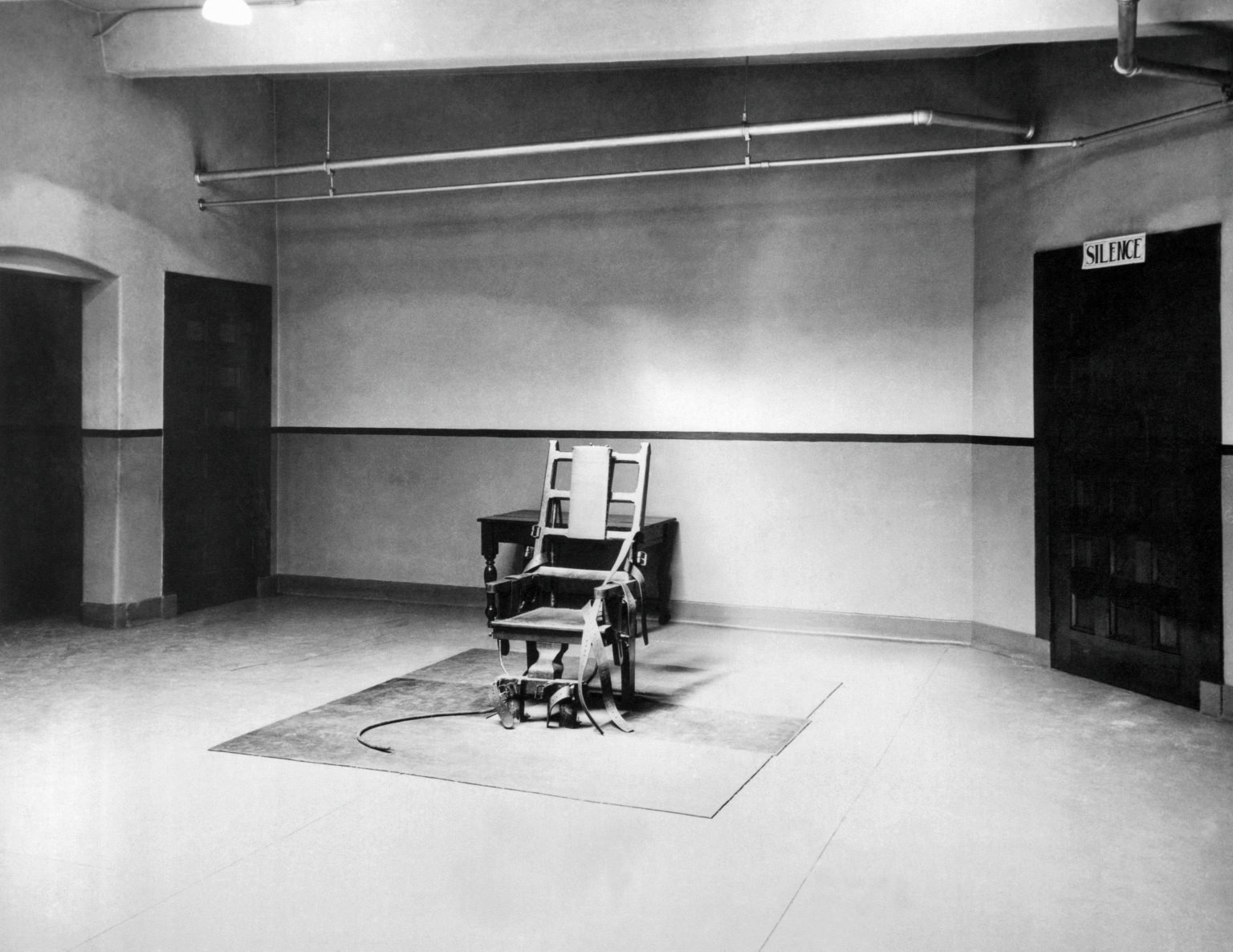 Cai chet va tham hoa, Big Electric Chair,  Christie’s New York,  Andy Warhol anh 2