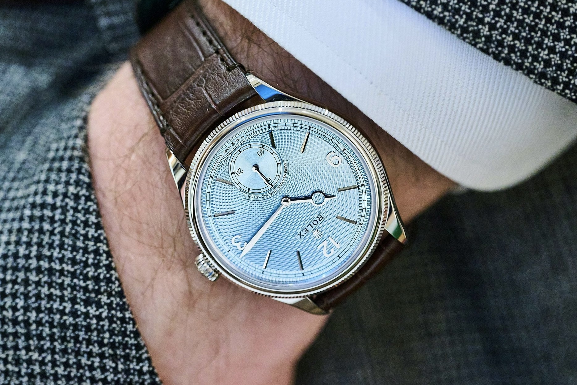 10 dong ho xanh an tuong tu 5.875 USD hinh anh