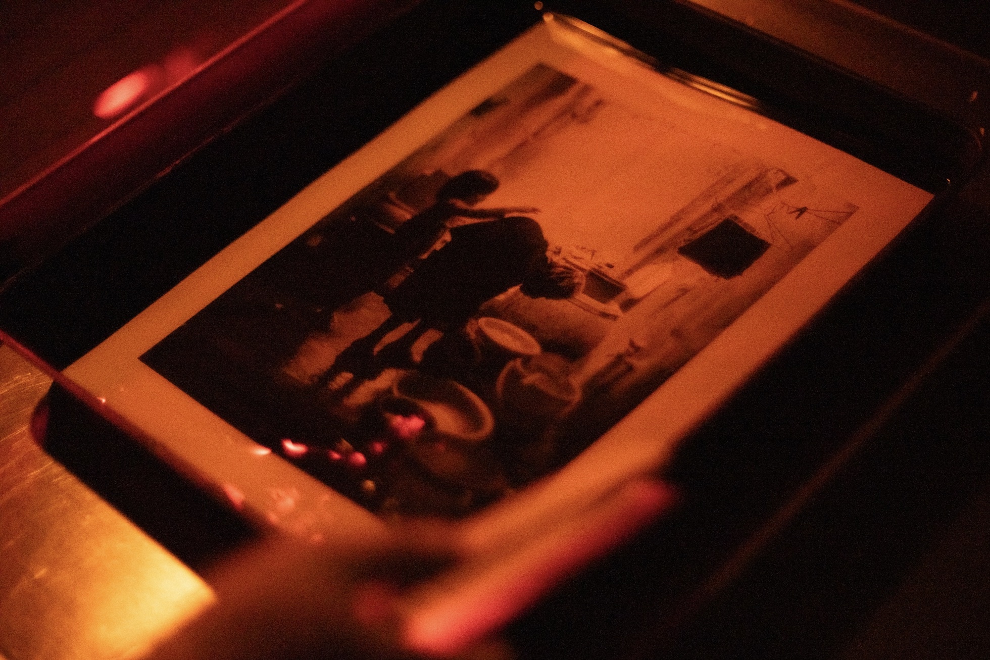 Triển lãm NỐI, Noirfotocontest2024, Noirfotocontest, Noirfoto, rọi ảnh thủ công, kỹ thuật rọi ảnh, triển lãm tp.hcm, triển lãm nối, nối Noirfotocontest ảnh 3 Trien lam NOI, Noirfotocontest2024, Noirfotocontest, Noirfoto, roi anh thu cong, ky thuat roi anh, trien lam tp.hcm, trien lam noi, noi Noirfotocontest anh 3