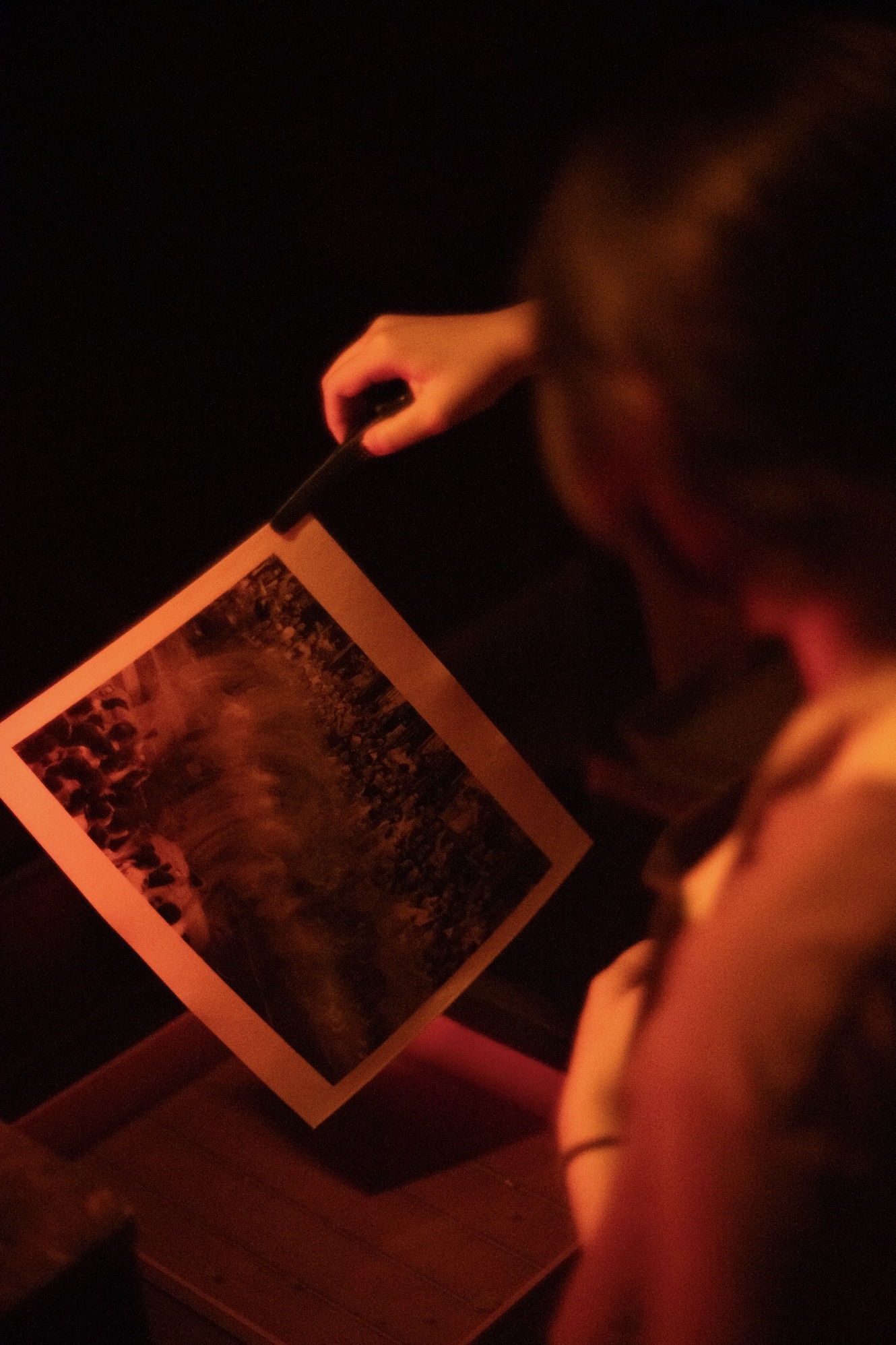 Triển lãm NỐI, Noirfotocontest2024, Noirfotocontest, Noirfoto, rọi ảnh thủ công, kỹ thuật rọi ảnh, triển lãm tp.hcm, triển lãm nối, nối Noirfotocontest ảnh 4 Trien lam NOI, Noirfotocontest2024, Noirfotocontest, Noirfoto, roi anh thu cong, ky thuat roi anh, trien lam tp.hcm, trien lam noi, noi Noirfotocontest anh 4