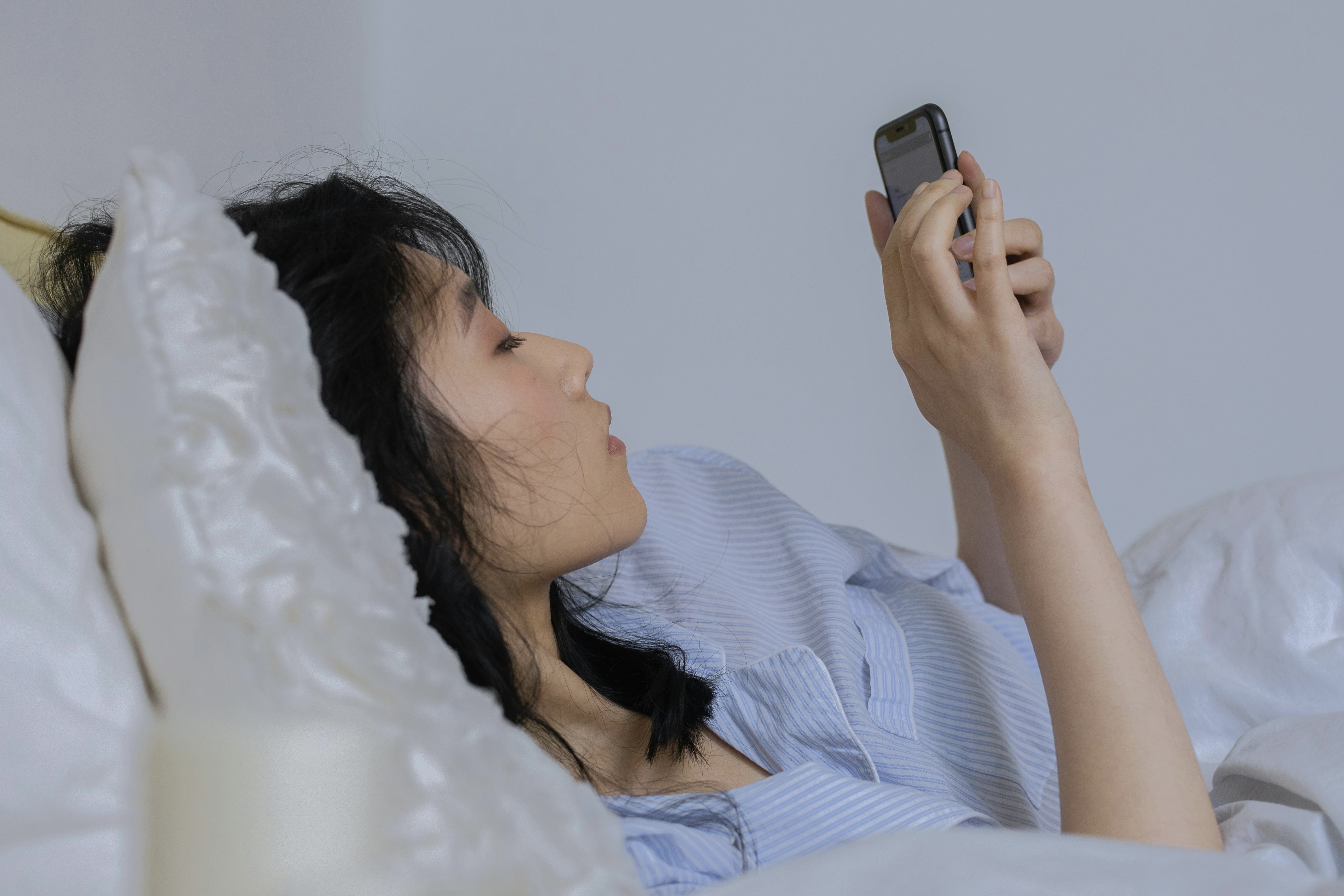 'Tha tim' bai dang cung la dau hieu ngoai tinh hinh anh