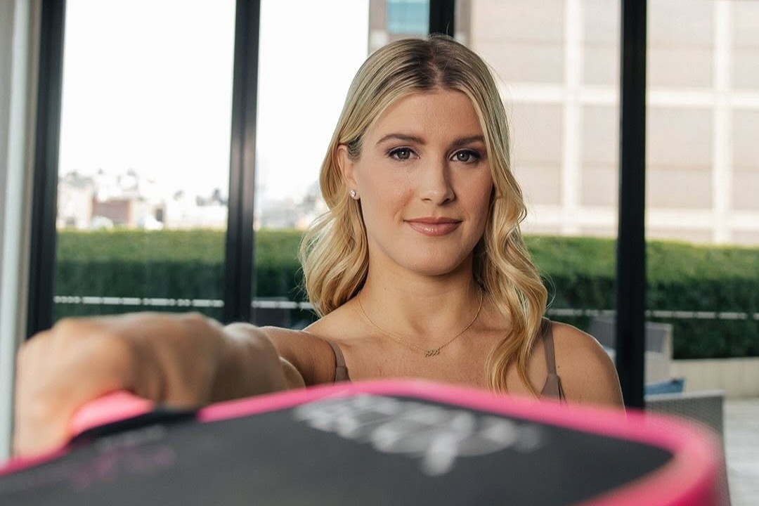 A quan Wimbledon choi pickleball o Ha Noi hinh anh