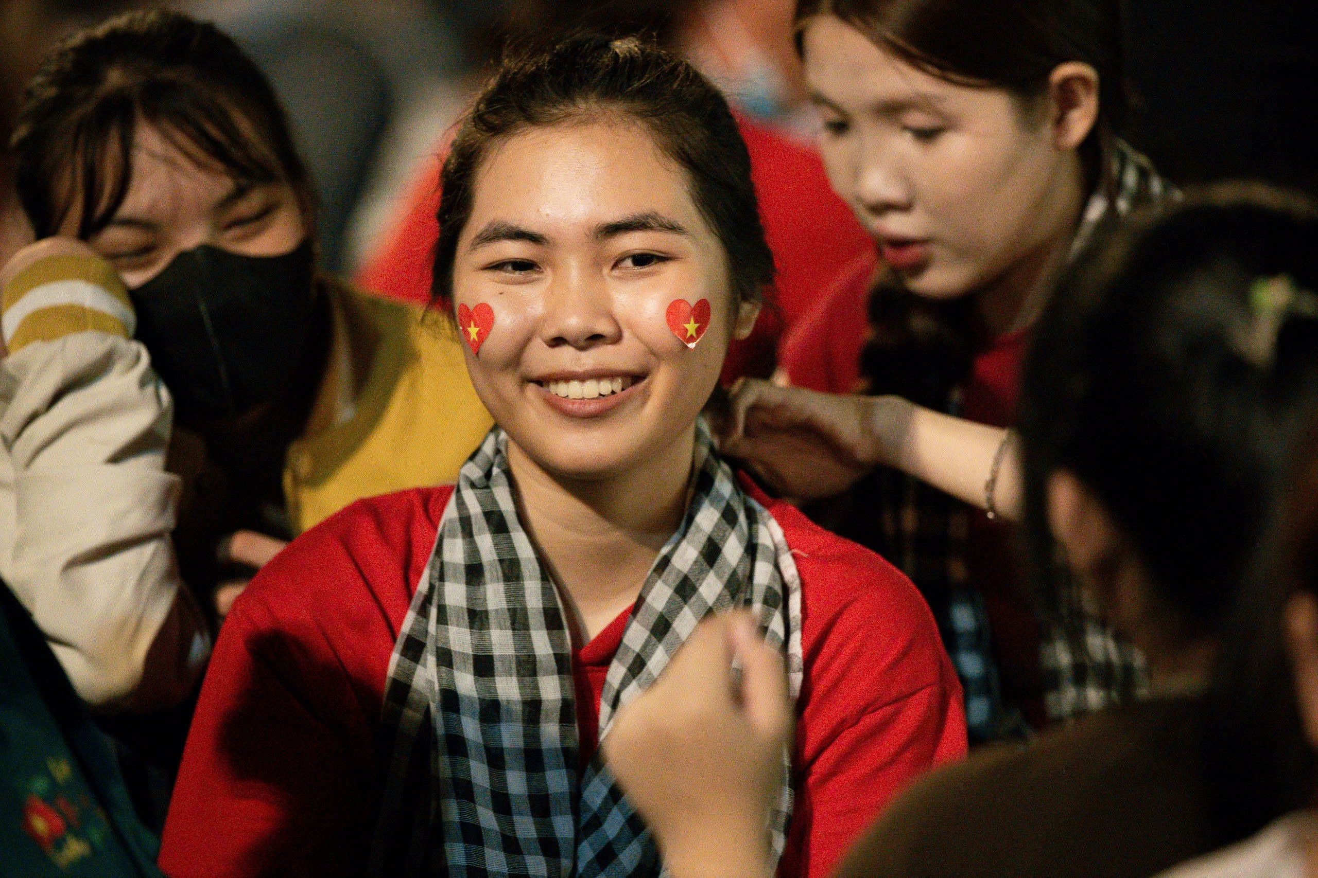 makeup tu 3h sang,  nguoi tre trang diem, le dieu hanh dieu binh, ngay giai phong mien nam, thong nhat dat nuoc, Nguyen Hue quan 1,  Le Loi quan 1 anh 6