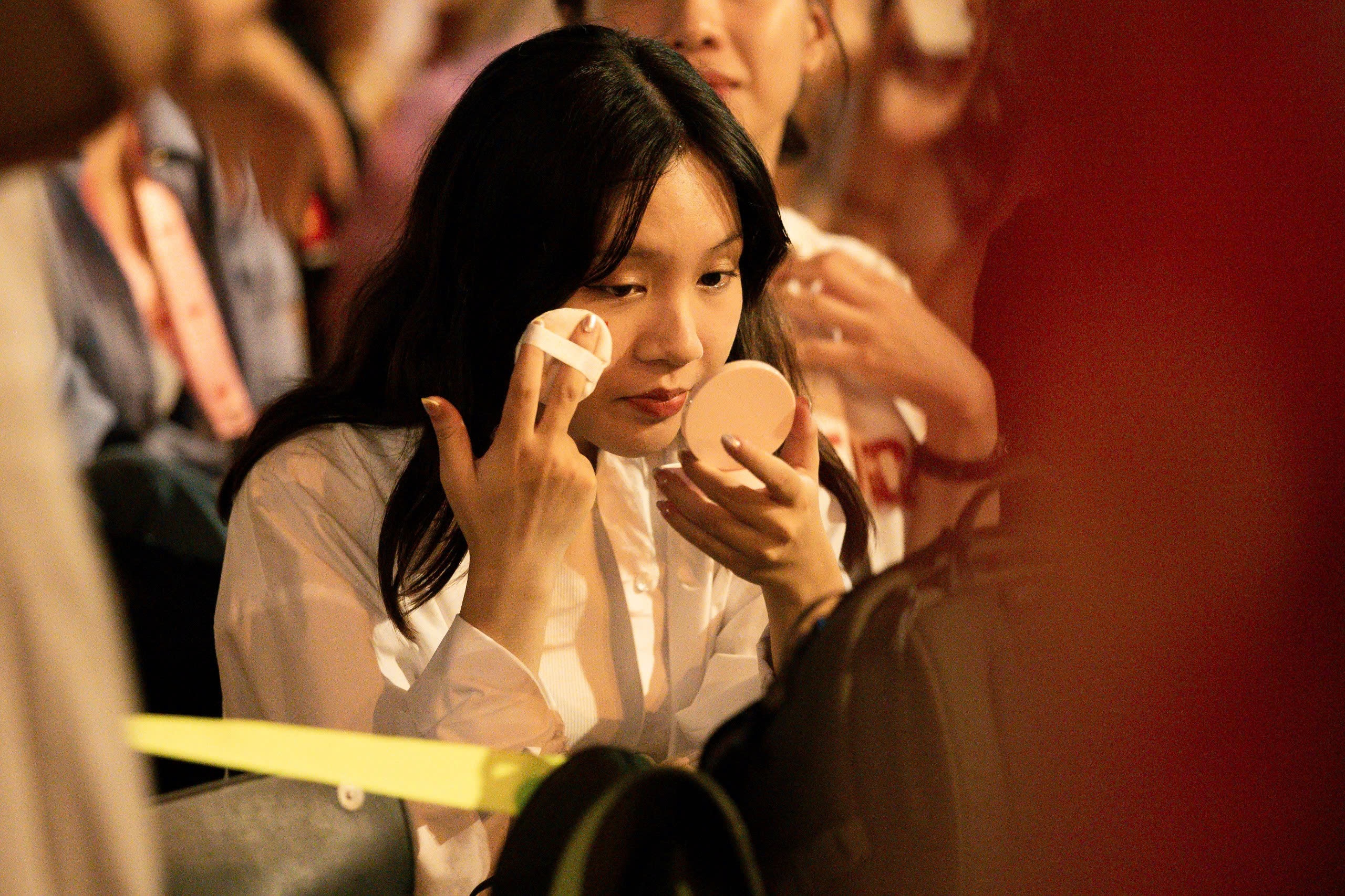 makeup tu 3h sang,  nguoi tre trang diem, le dieu hanh dieu binh, ngay giai phong mien nam, thong nhat dat nuoc, Nguyen Hue quan 1,  Le Loi quan 1 anh 8