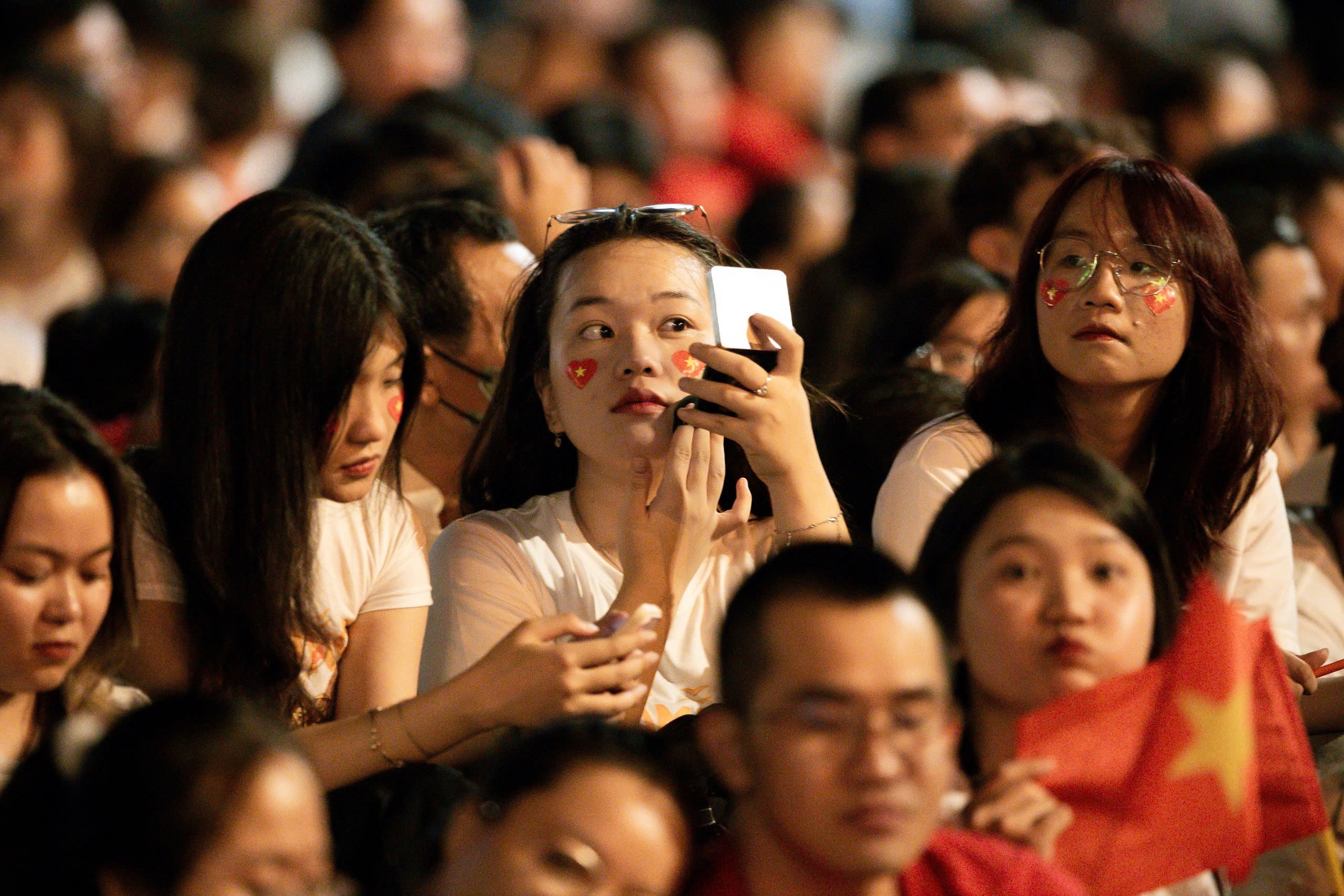 makeup tu 3h sang,  nguoi tre trang diem, le dieu hanh dieu binh, ngay giai phong mien nam, thong nhat dat nuoc, Nguyen Hue quan 1,  Le Loi quan 1 anh 2