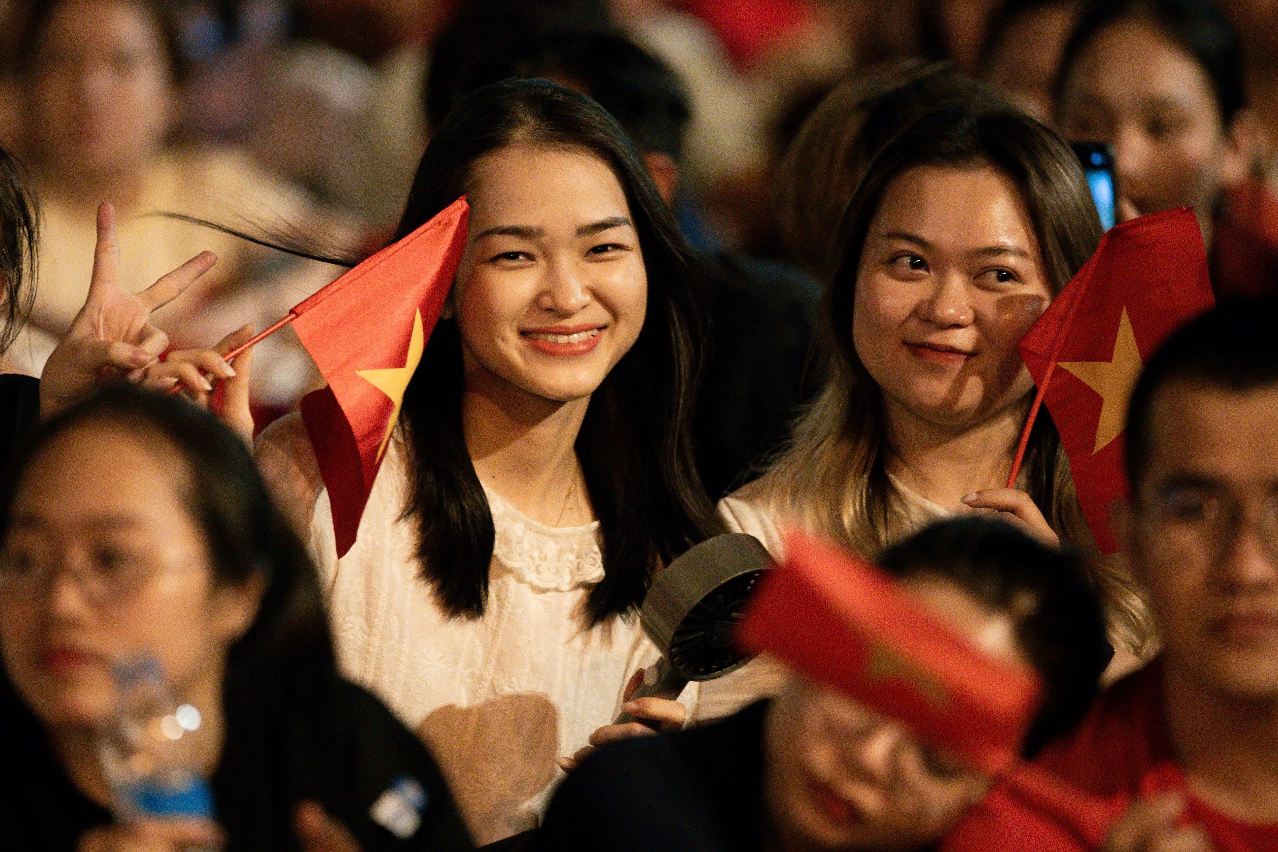 makeup tu 3h sang,  nguoi tre trang diem, le dieu hanh dieu binh, ngay giai phong mien nam, thong nhat dat nuoc, Nguyen Hue quan 1,  Le Loi quan 1 anh 1