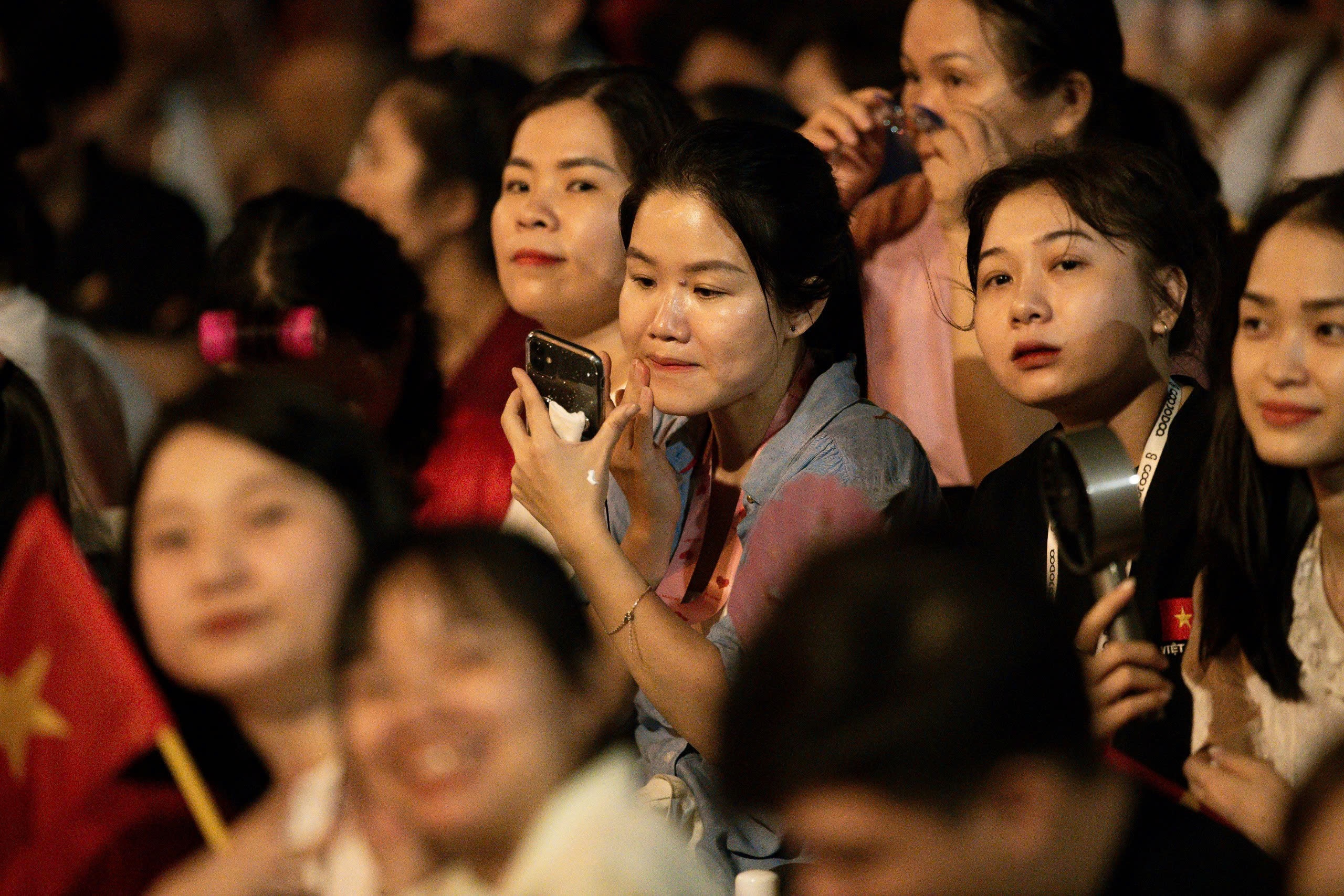makeup tu 3h sang,  nguoi tre trang diem, le dieu hanh dieu binh, ngay giai phong mien nam, thong nhat dat nuoc, Nguyen Hue quan 1,  Le Loi quan 1 anh 9