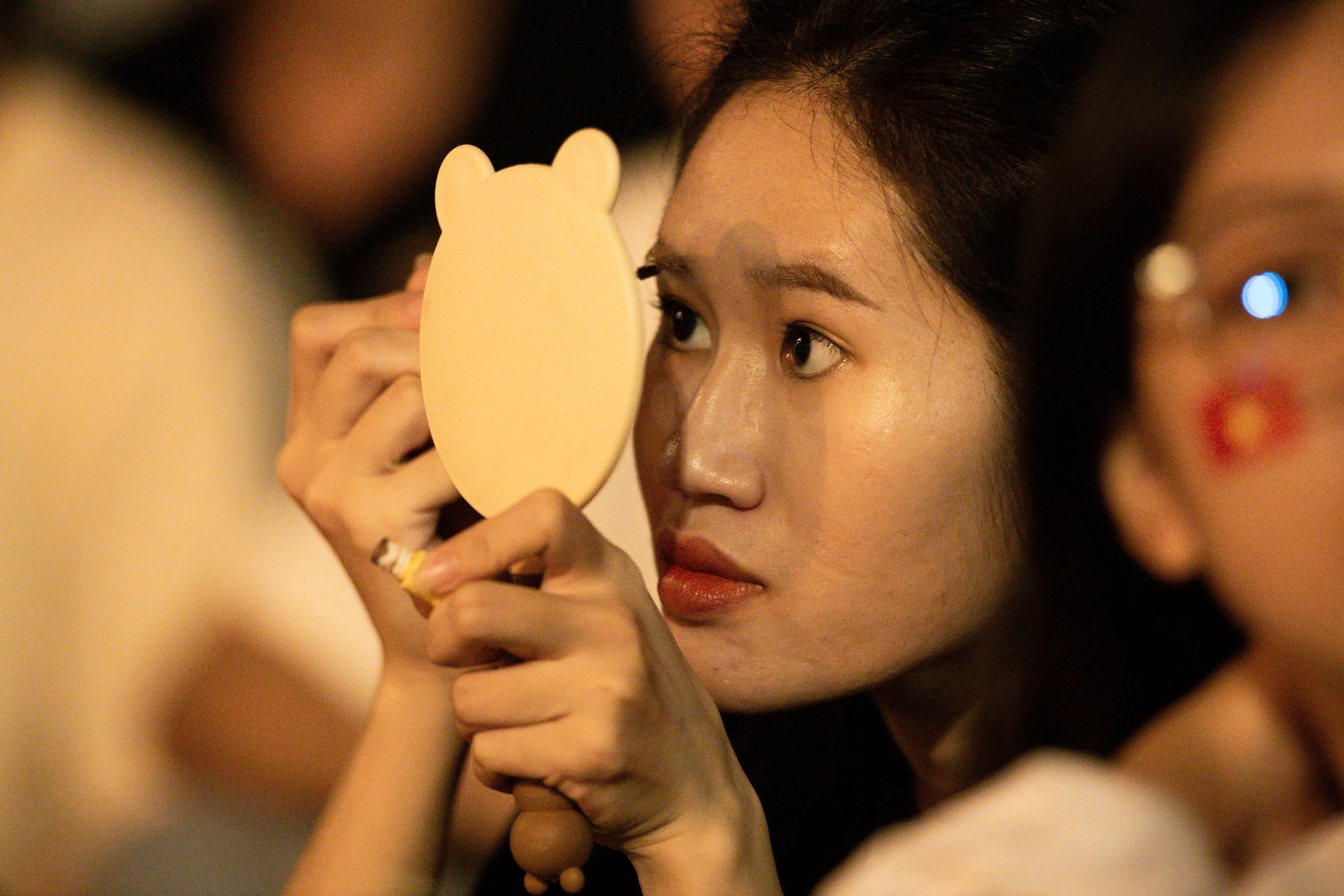 makeup tu 3h sang,  nguoi tre trang diem, le dieu hanh dieu binh, ngay giai phong mien nam, thong nhat dat nuoc, Nguyen Hue quan 1,  Le Loi quan 1 anh 7