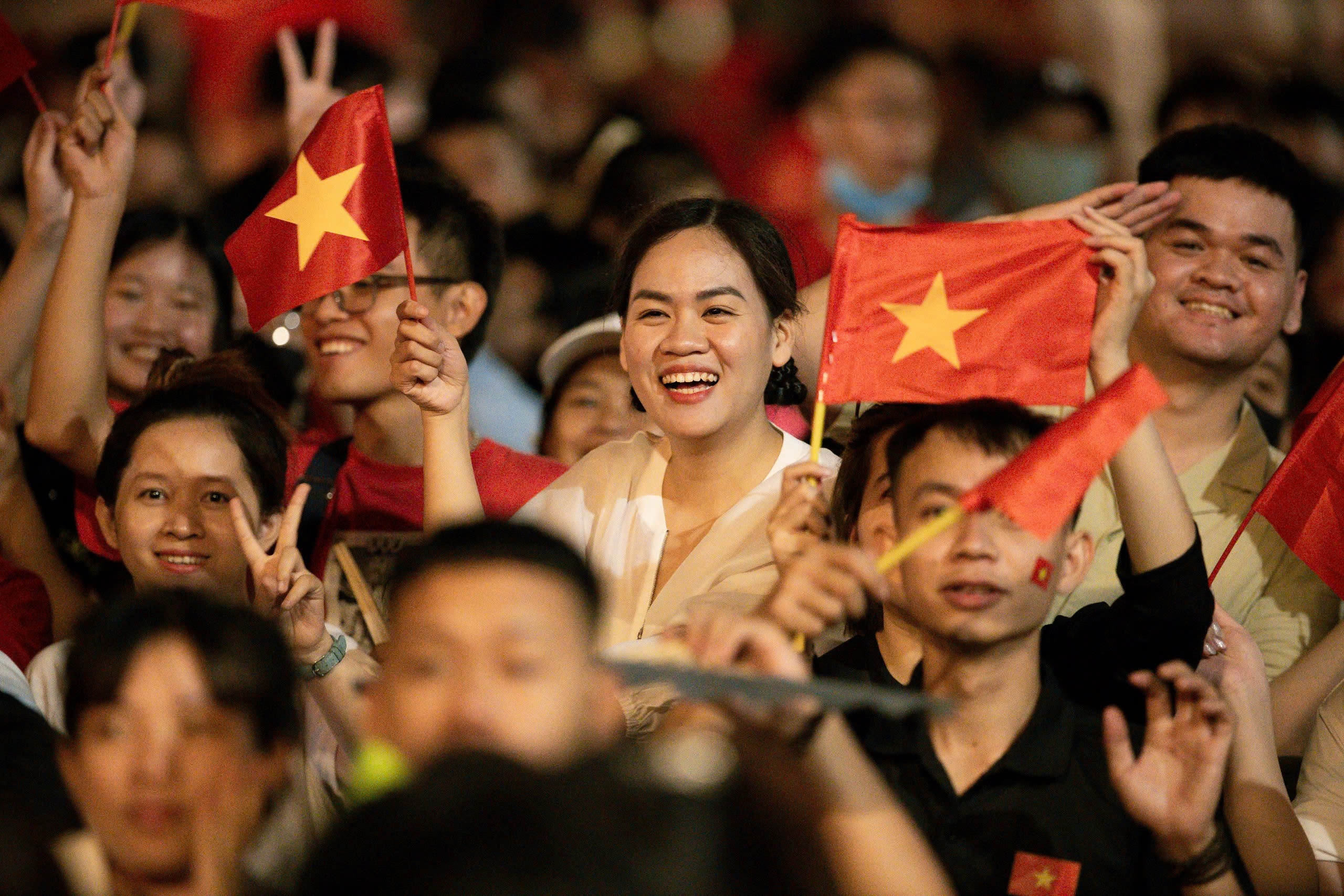 makeup tu 3h sang,  nguoi tre trang diem, le dieu hanh dieu binh, ngay giai phong mien nam, thong nhat dat nuoc, Nguyen Hue quan 1,  Le Loi quan 1 anh 11