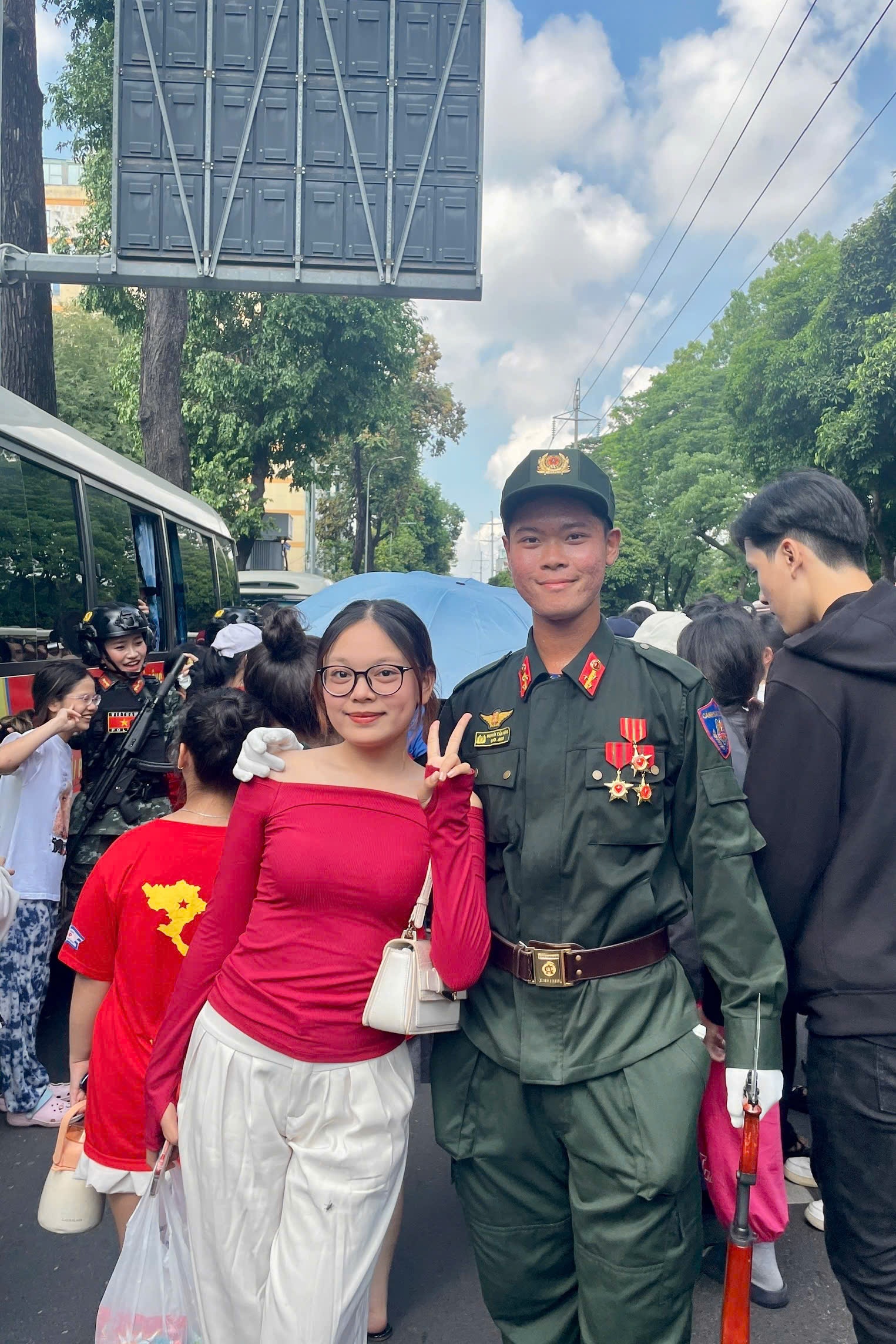 cho gap nguoi yeu,  tinh yeu chien si, cong vien le van tam,  dieu binh dieu hanh, ngay giai phong mien nam,  thong nhat dat nuoc anh 1