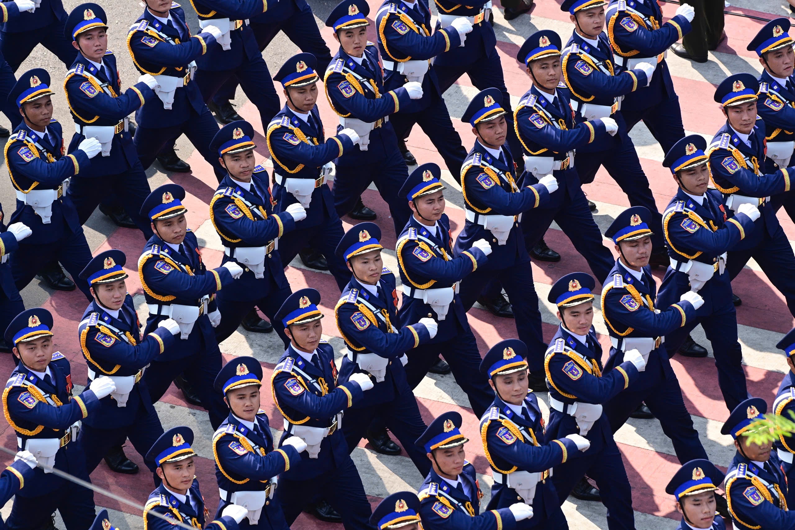 makeup tu 3h sang,  nguoi tre trang diem, le dieu hanh dieu binh, ngay giai phong mien nam, thong nhat dat nuoc, Nguyen Hue quan 1,  Le Loi quan 1 anh 12