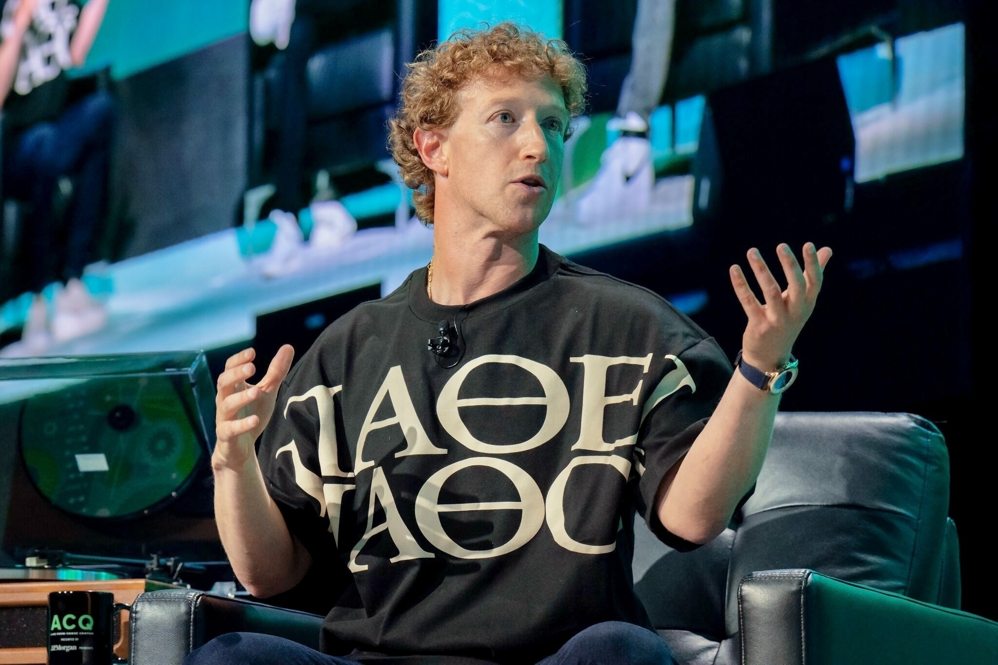 Mark Zuckerberg chi 310.000 USD cho đồng hồ chỉ để xem giờ