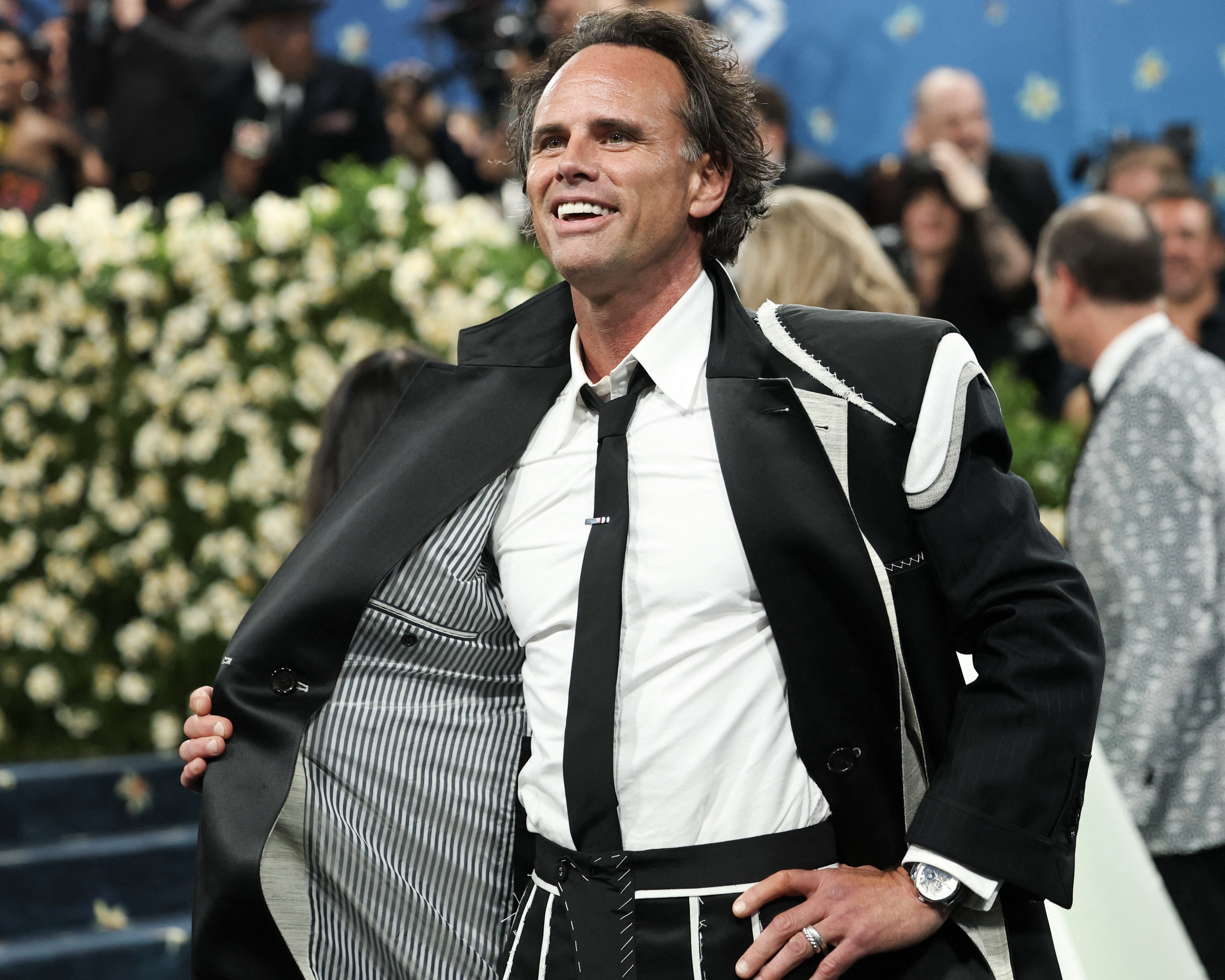 walton_goggins_poses_met_gala_10.jpeg