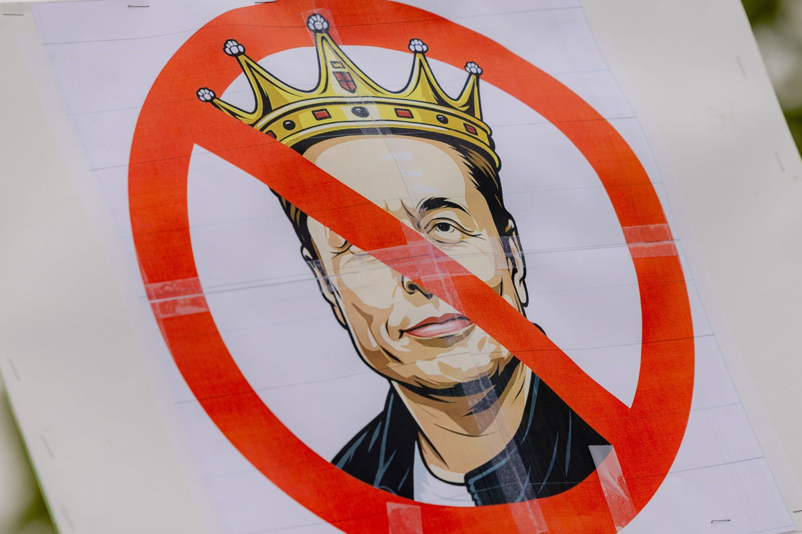 Nhan vien Tesla bi sa thai vi lap website phan doi Elon Musk hinh anh
