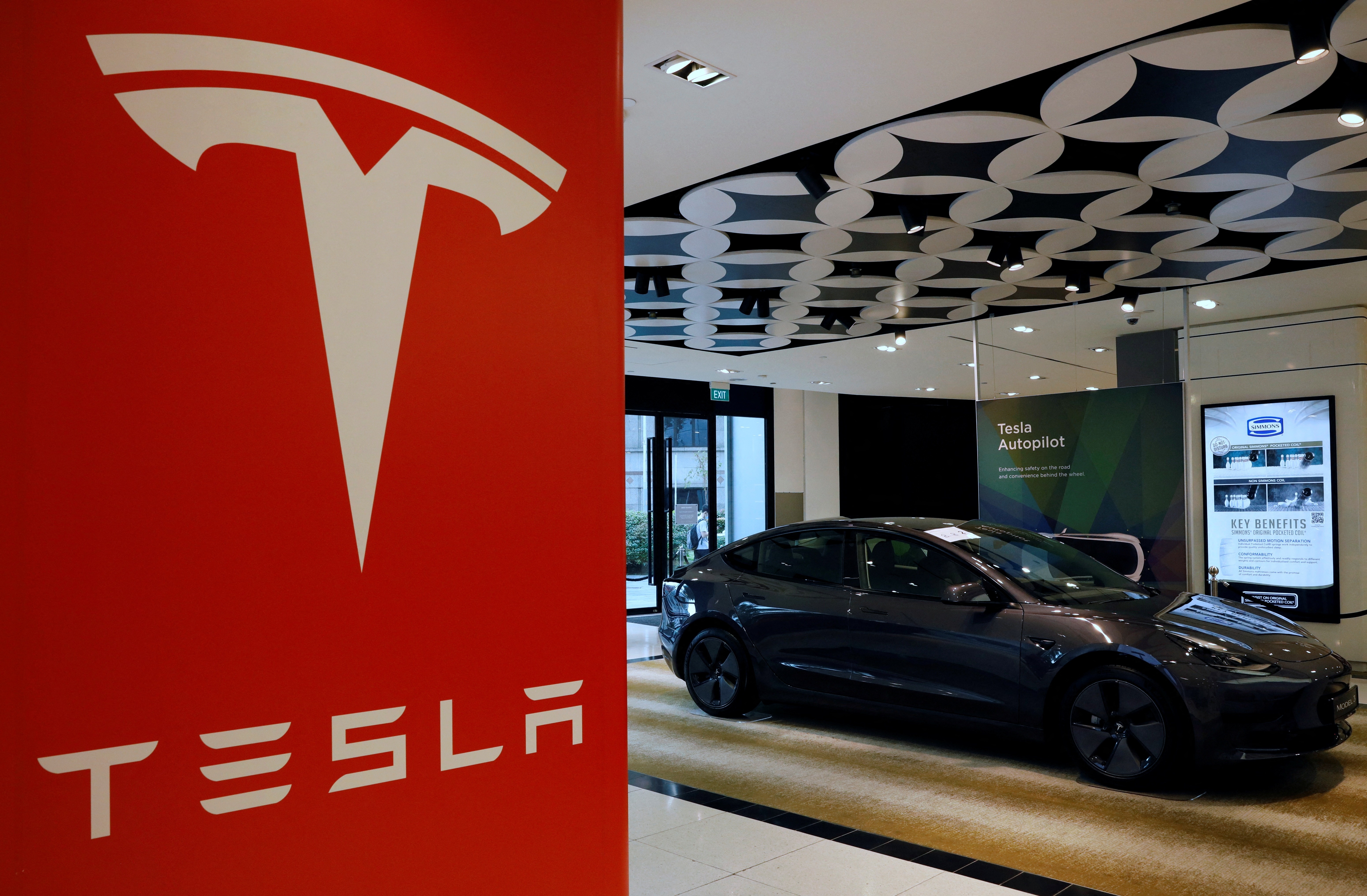 Nhan vien Tesla,  Tesla sa thai,  Matthew LaBrot,  Elon Musk,  Cybertruck anh 3