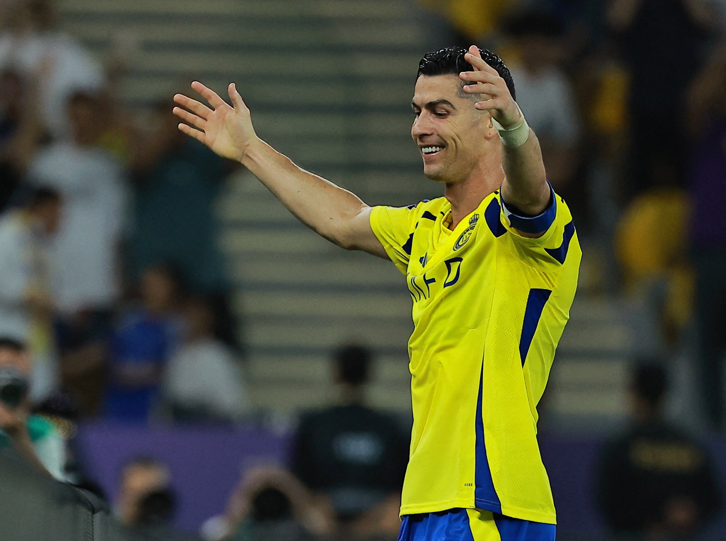 Cristiano Ronaldo, van dong vien giau nhat, thu nhap Ronaldo, top van dong vien, thu nhap the thao, Forbes 2025, thu nhap cao nhat, Ronaldo Al Nassr, Stephen Curry, thu nhap Messi, Messi Inter Miami, LeBron James, Tyson Fury, Juan Soto, hop dong the thao, KD Kevin Durant, Shohei Ohtani, Benzema Al Ittihad, van dong vien noi tieng, the thao the gioi anh 1