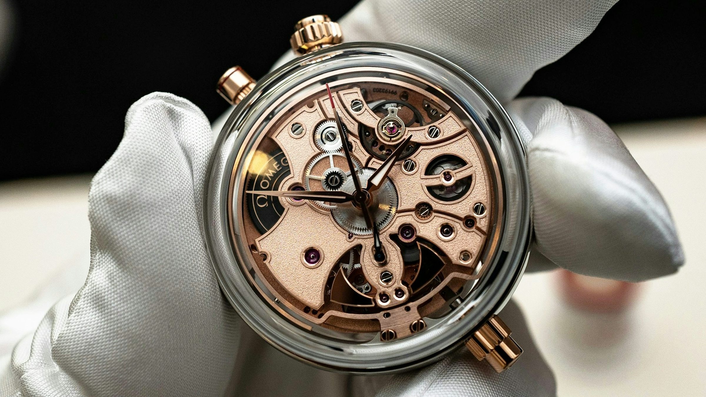 Cách kiểm tra đồng hồ Omega giả